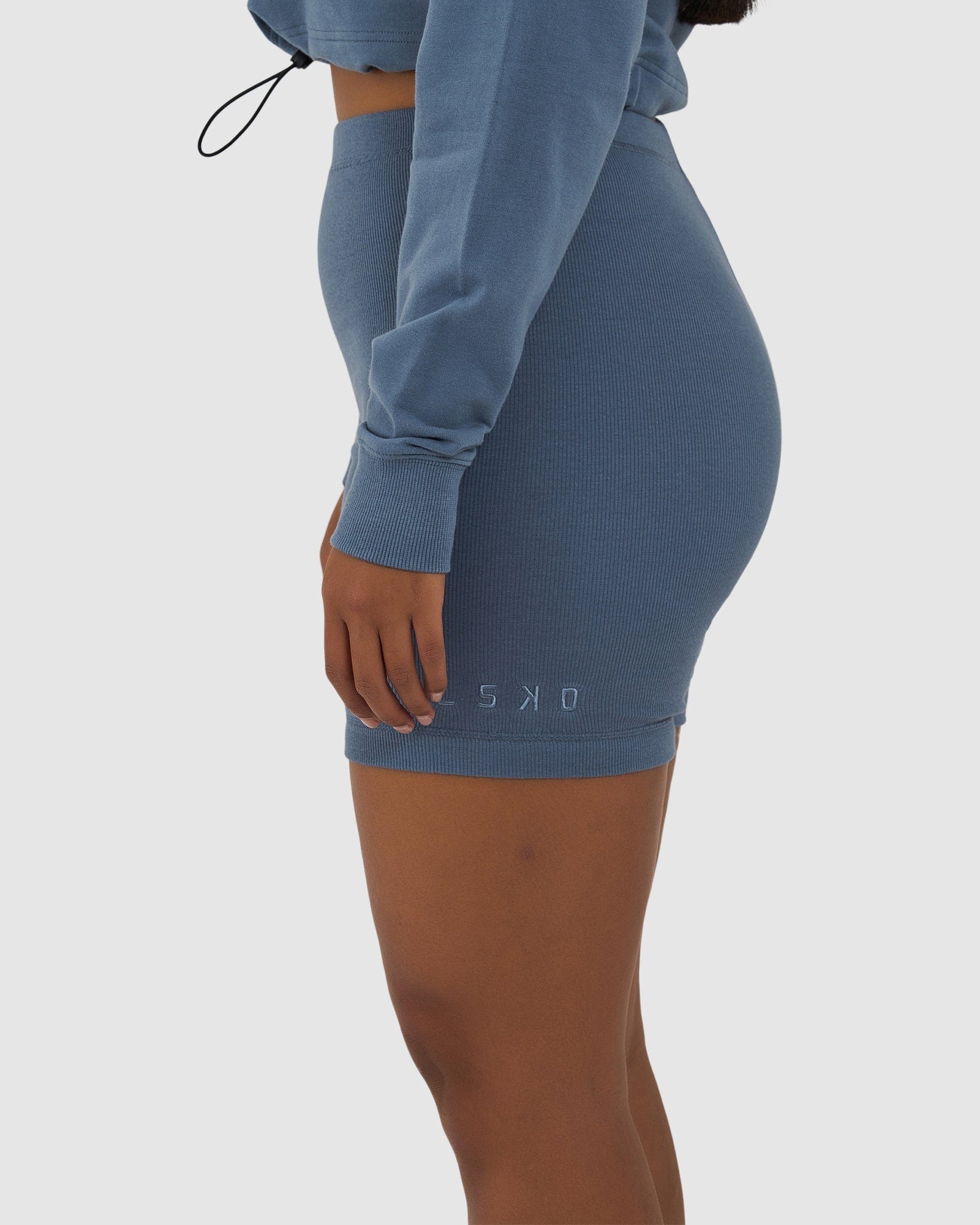 Model wearing Dymo Ribbed Bike Short - Lt Carbon