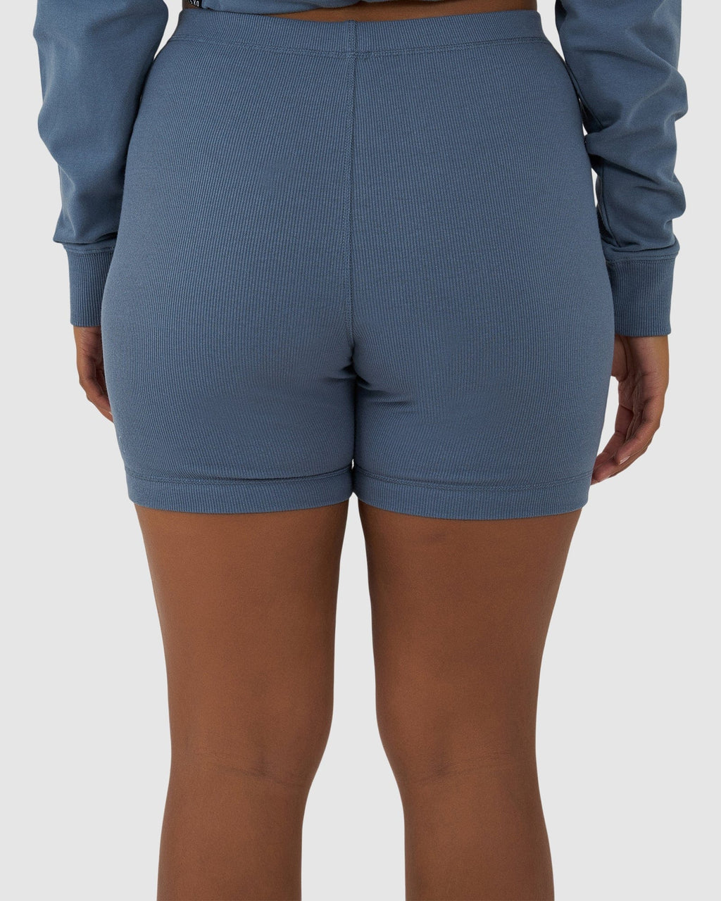 Model wearing Dymo Ribbed Bike Short - Lt Carbon