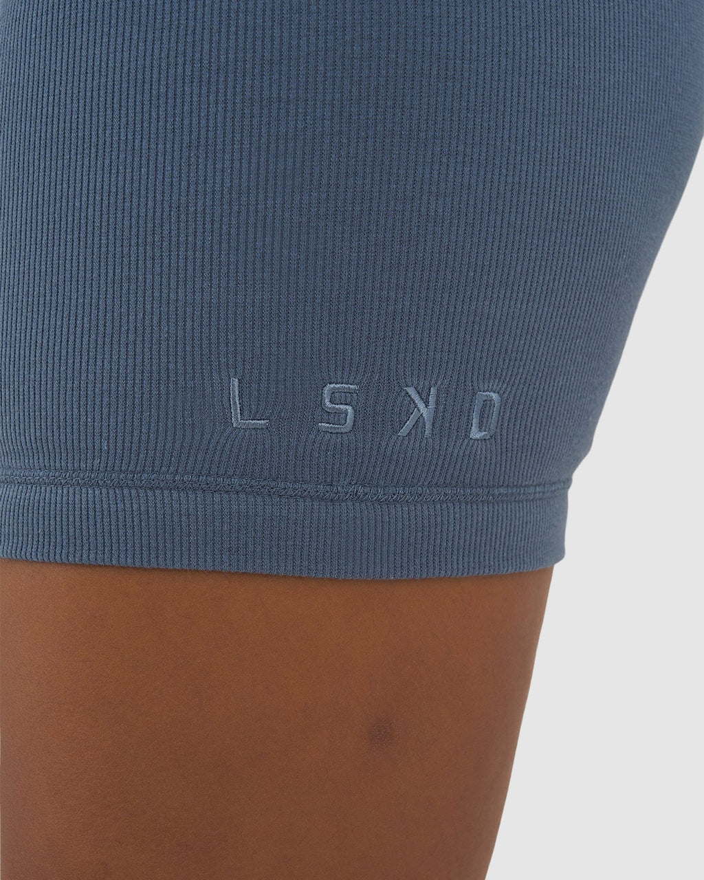 Model wearing Dymo Ribbed Bike Short - Lt Carbon