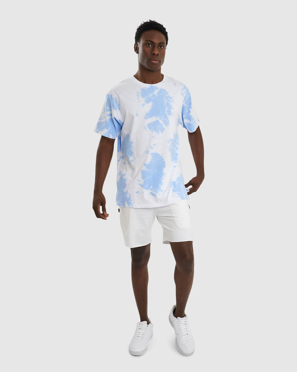 Model wearing Unisex Essential Tee Oversize - Soft Blue Tie Dye