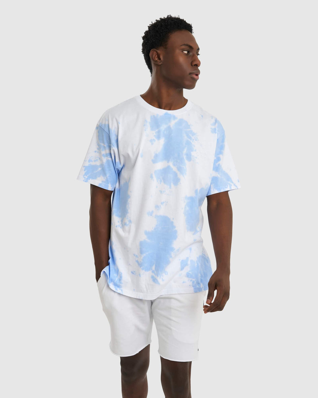 Model wearing Unisex Essential Tee Oversize - Soft Blue Tie Dye