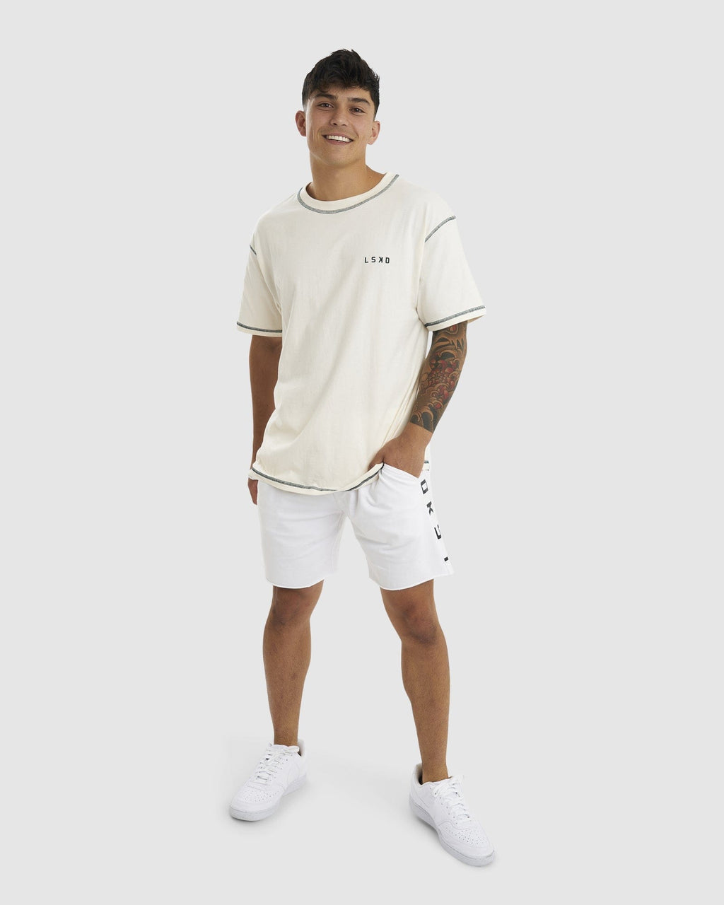 Model wearing Contrast Tee Vintage Fit - Cream