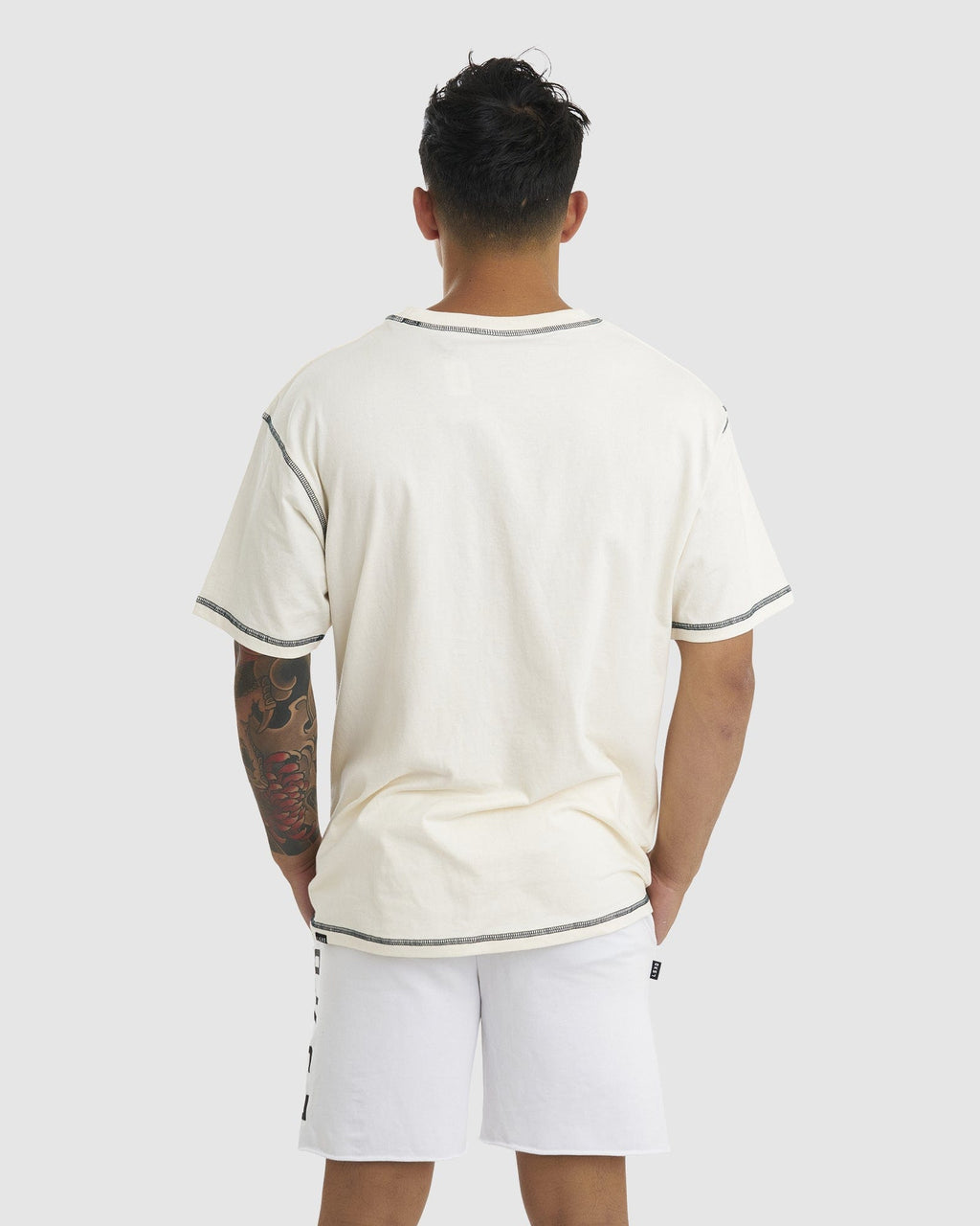Model wearing Contrast Tee Vintage Fit - Cream