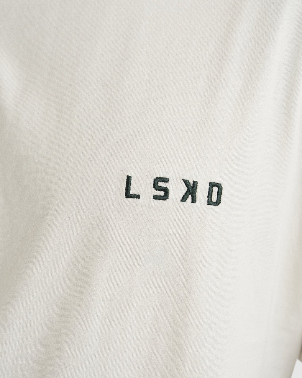 Model wearing Contrast Tee Vintage Fit - Cream