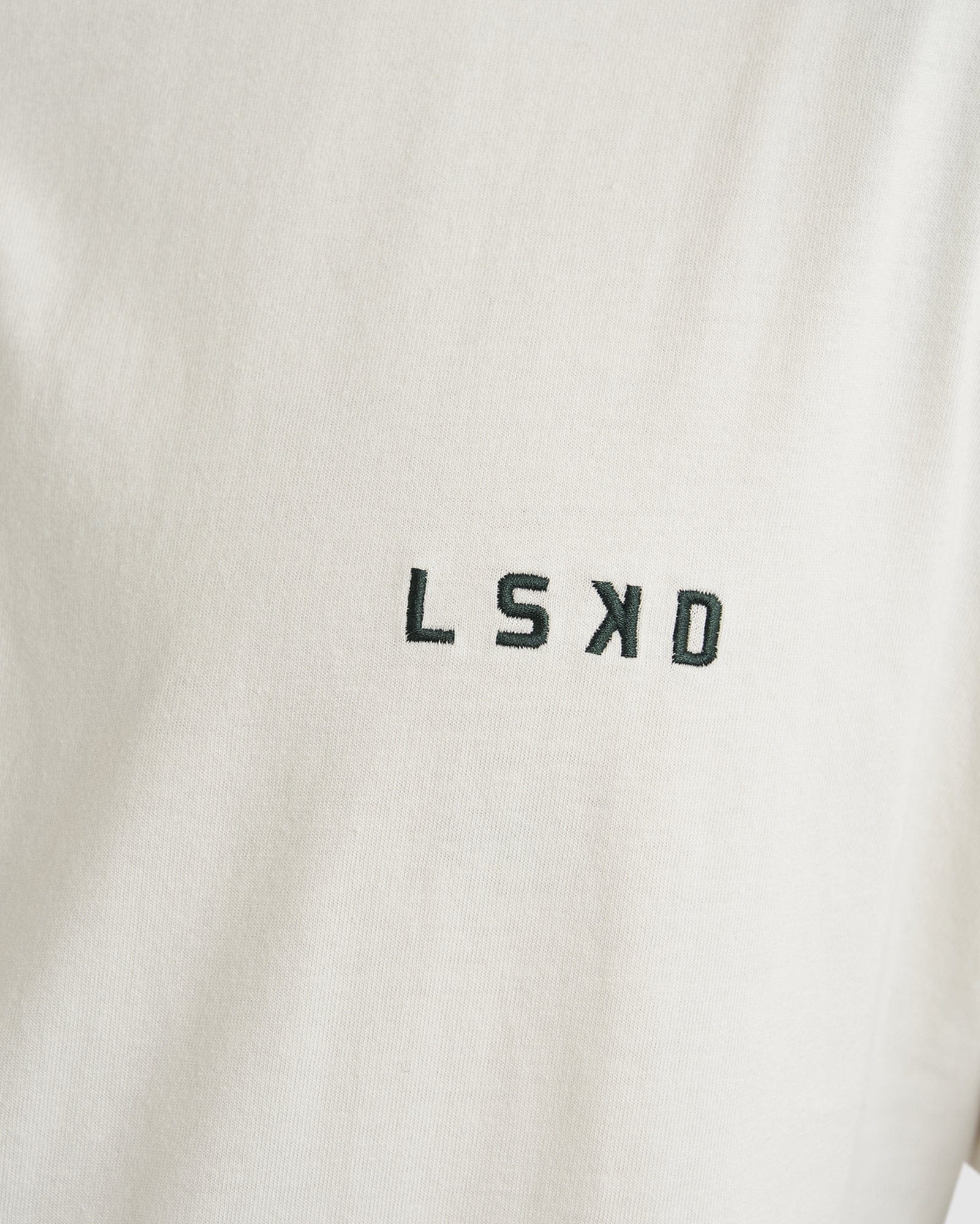 Model wearing Contrast Tee Vintage Fit - Cream