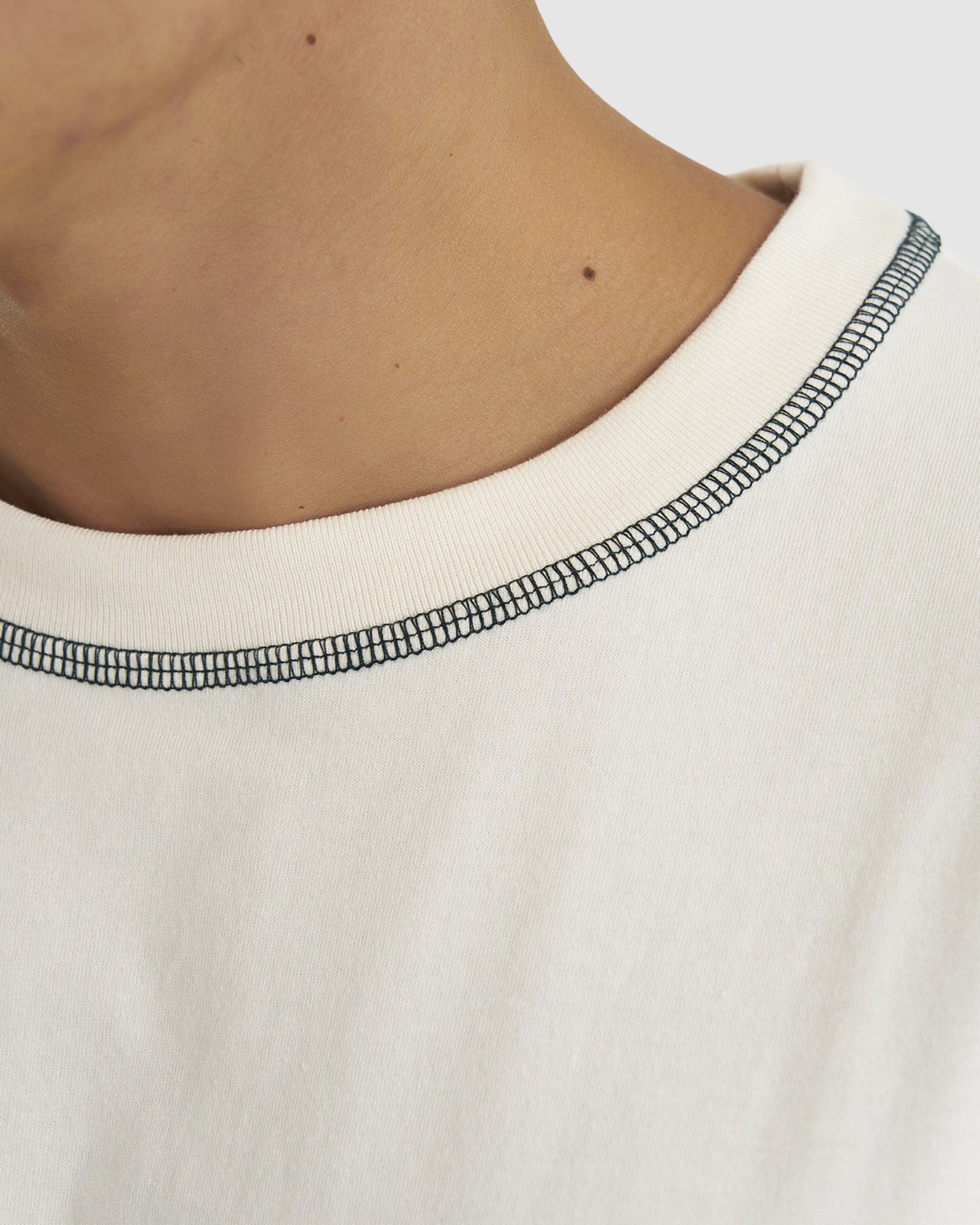 Model wearing Contrast Tee Vintage Fit - Cream