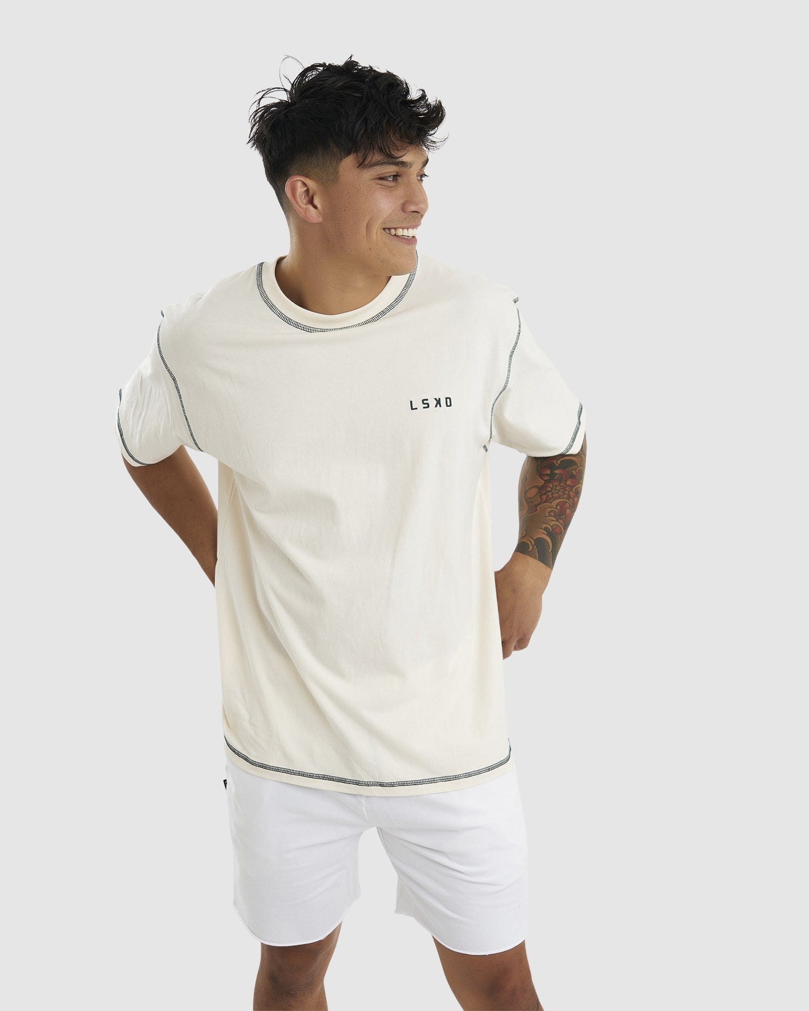 Model wearing Contrast Tee Vintage Fit - Cream
