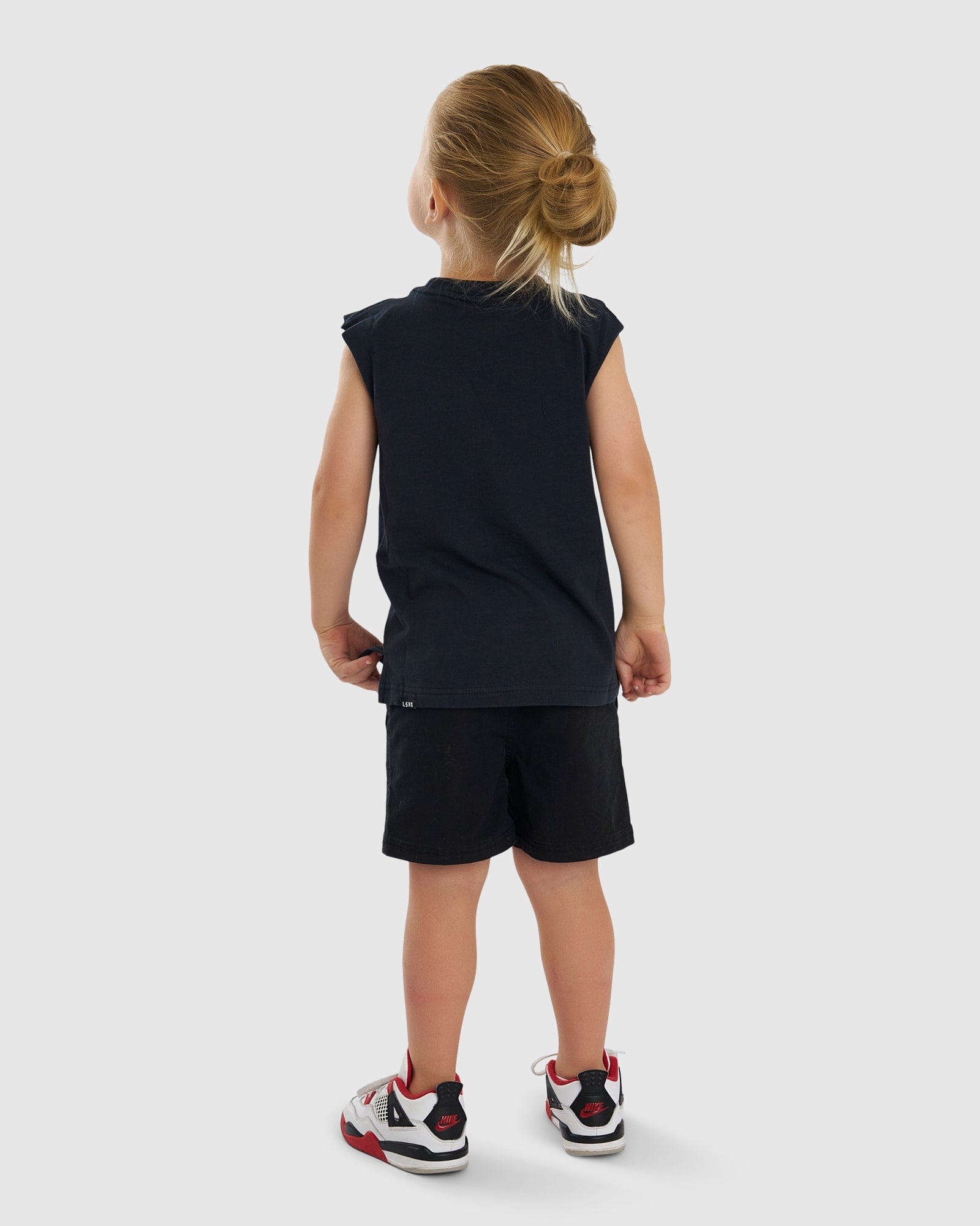 Model wearing Expand Tank (00-8) - Carbon