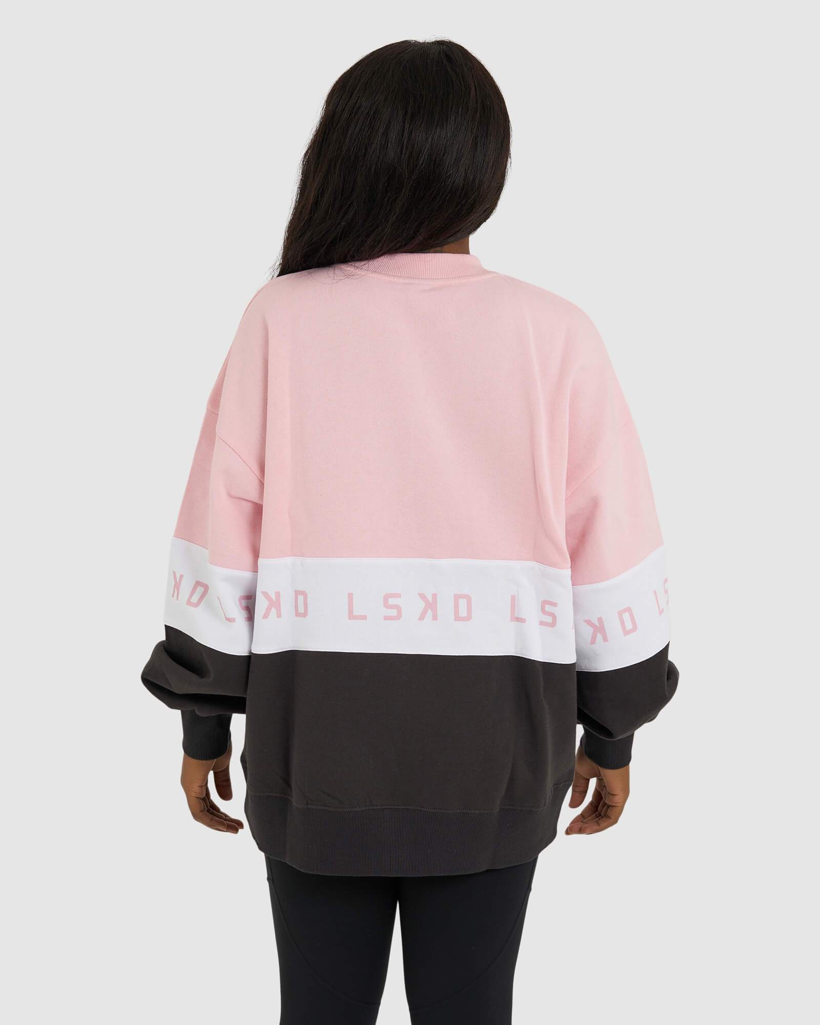 Model wearing Disc Sweater Oversize - Petal Pink