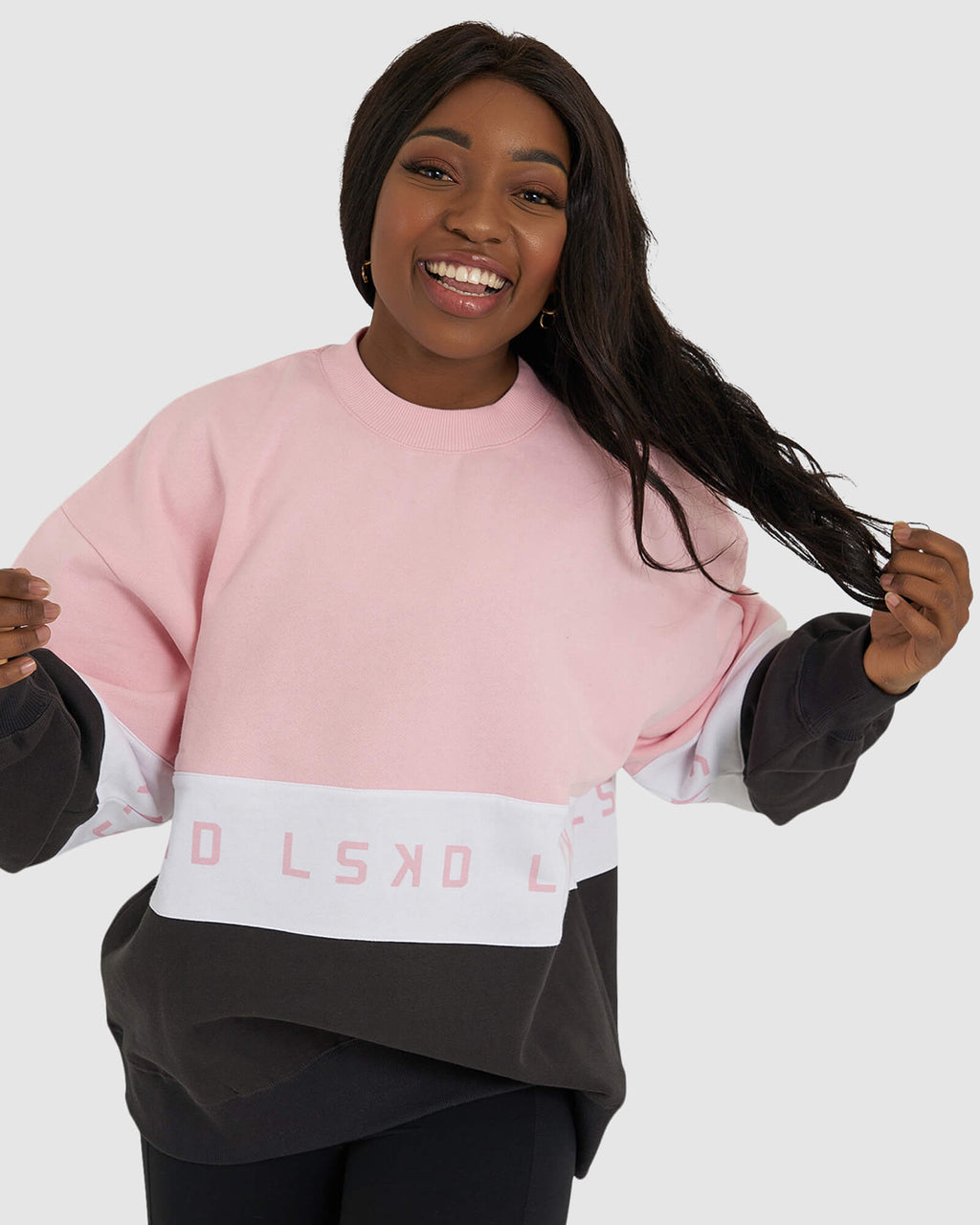 Model wearing Disc Sweater Oversize - Petal Pink