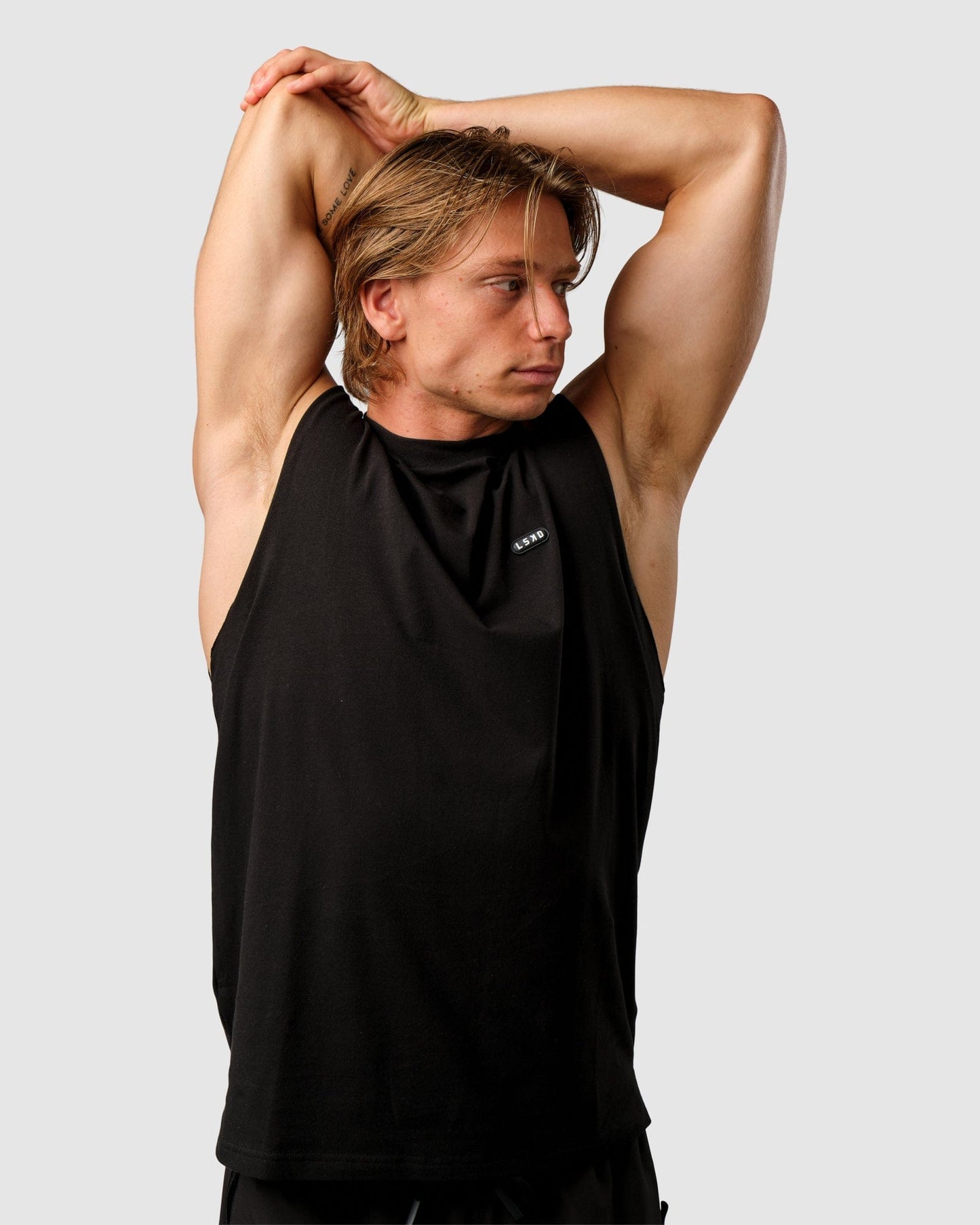 Model wearing Capsule Tank Oversize - Black