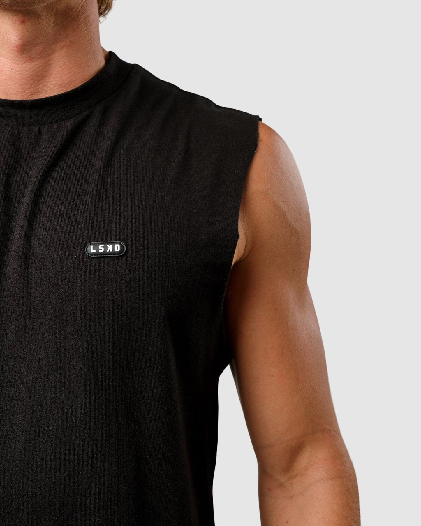 Model wearing Capsule Tank Oversize - Black