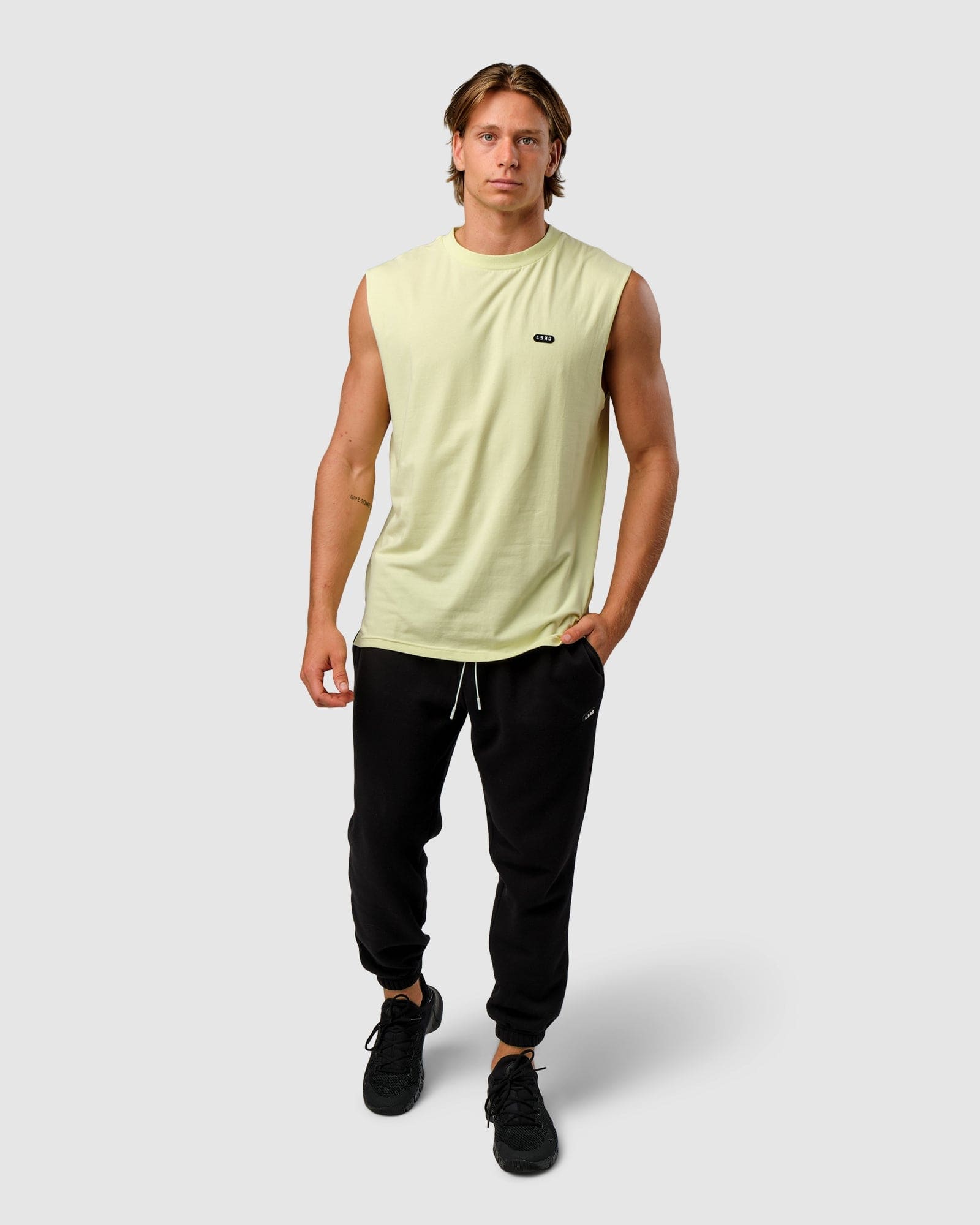 Model wearing Capsule Tank Oversize - Pastel Lime