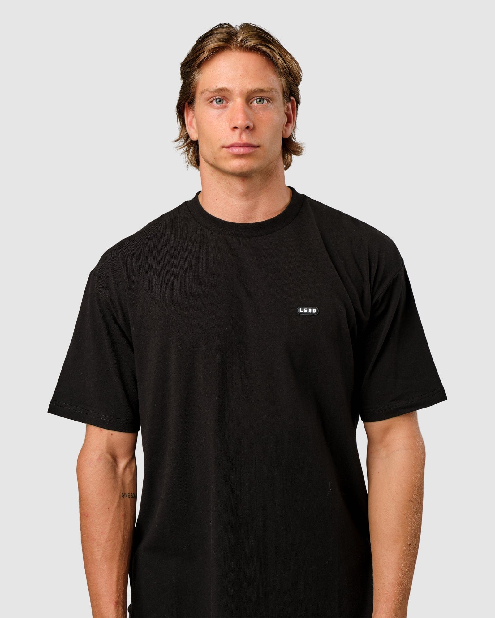 Model wearing Capsule Tee Oversize - Black