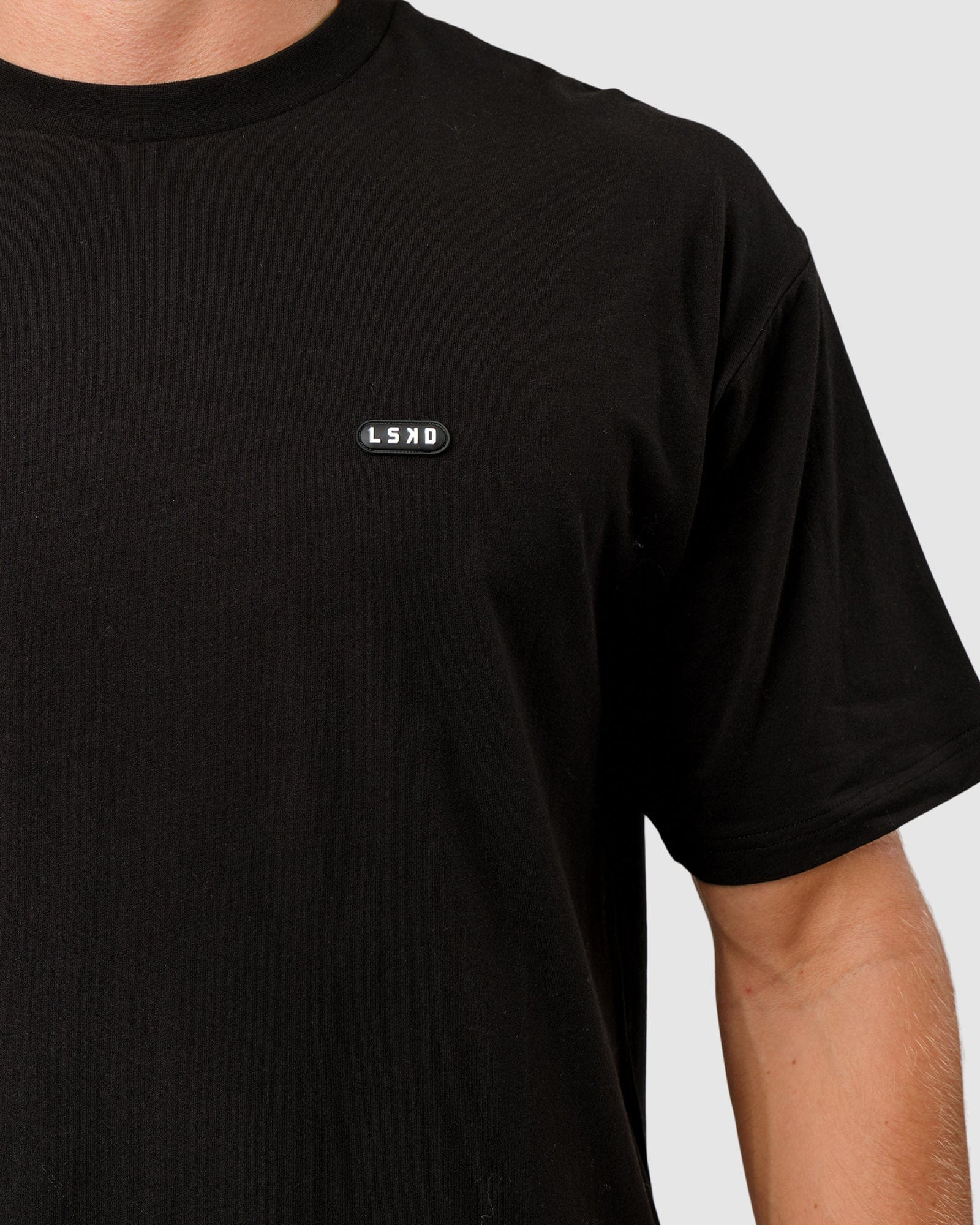 Model wearing Capsule Tee Oversize - Black