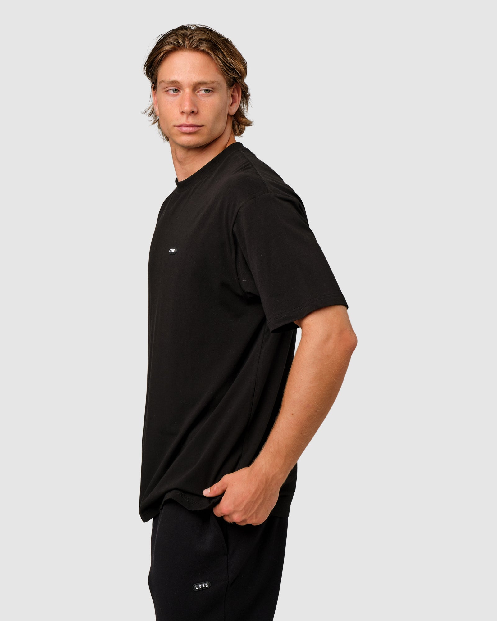 Model wearing Capsule Tee Oversize - Black