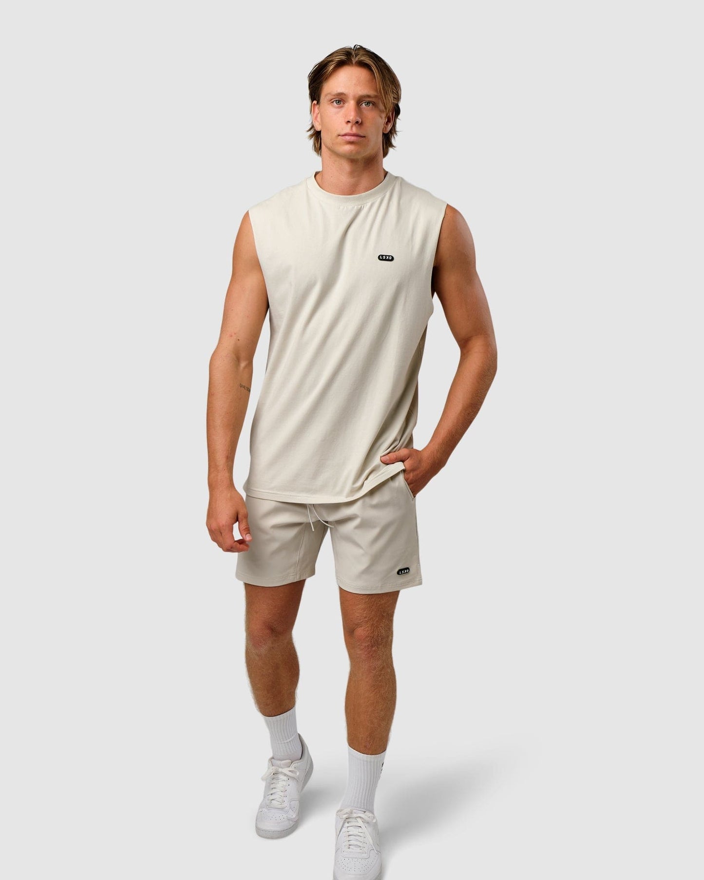 Model wearing Capsule Tank Oversize - Bone