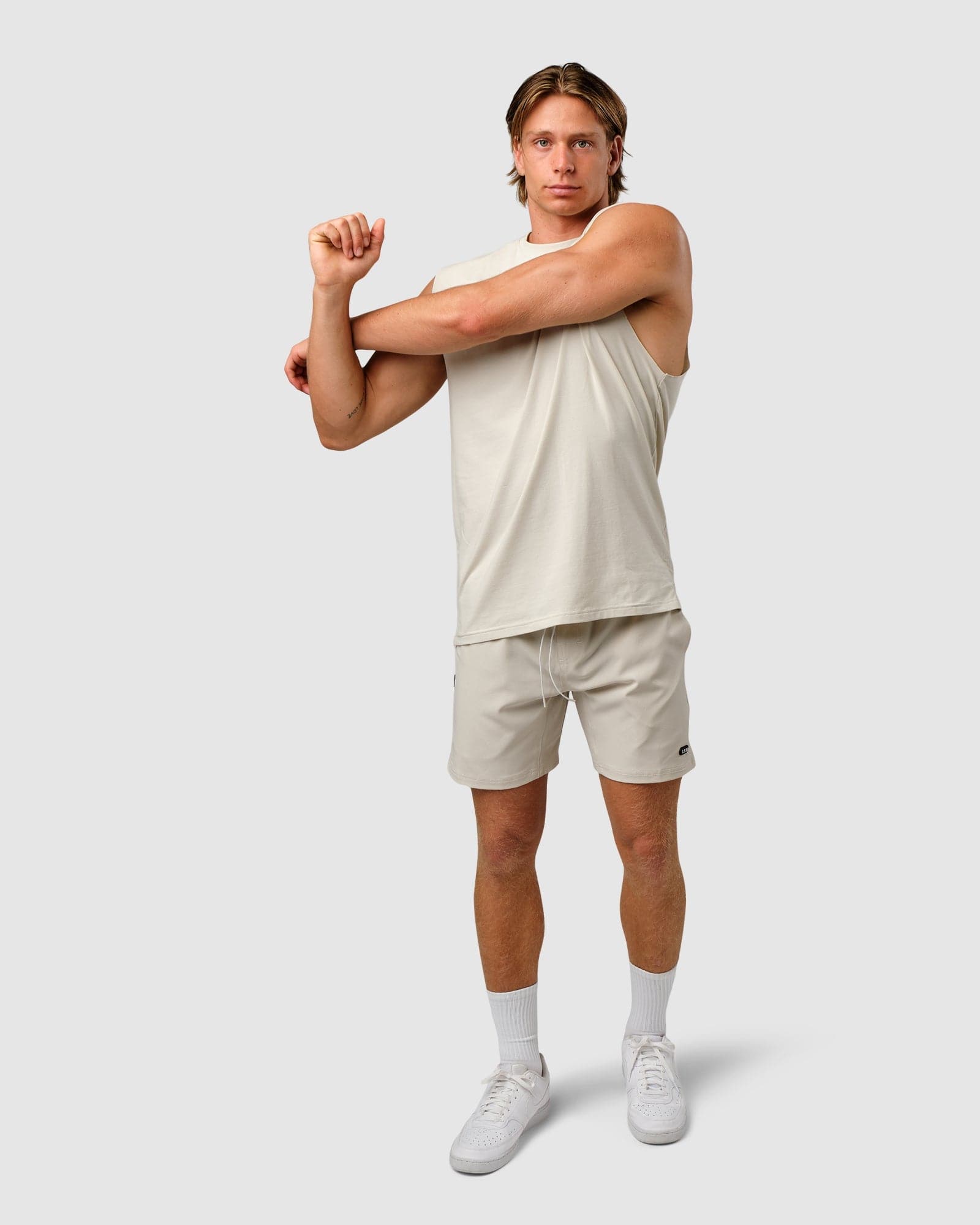 Model wearing Capsule Tank Oversize - Bone