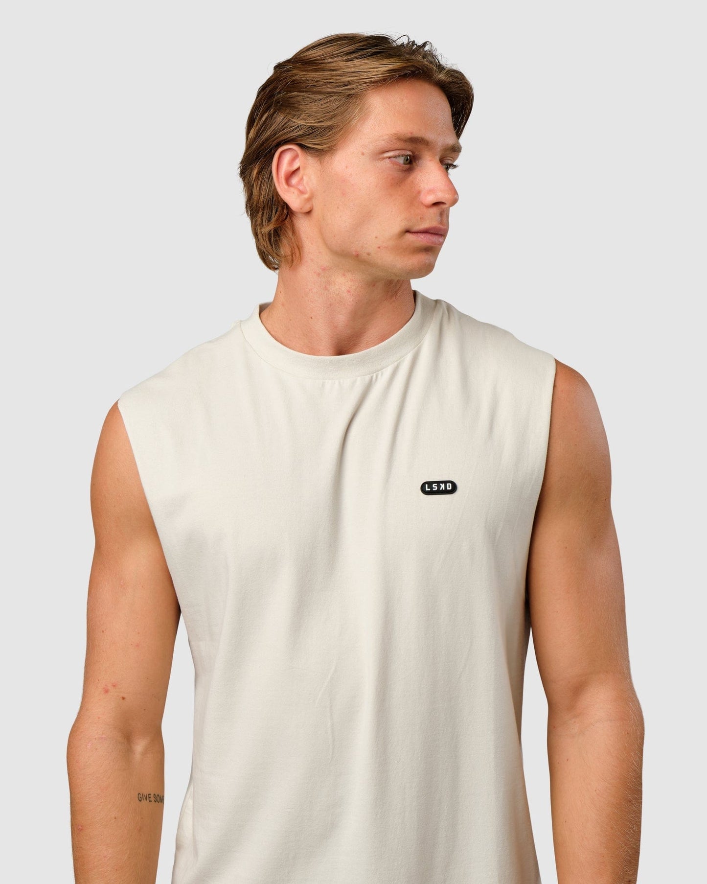 Model wearing Capsule Tank Oversize - Bone