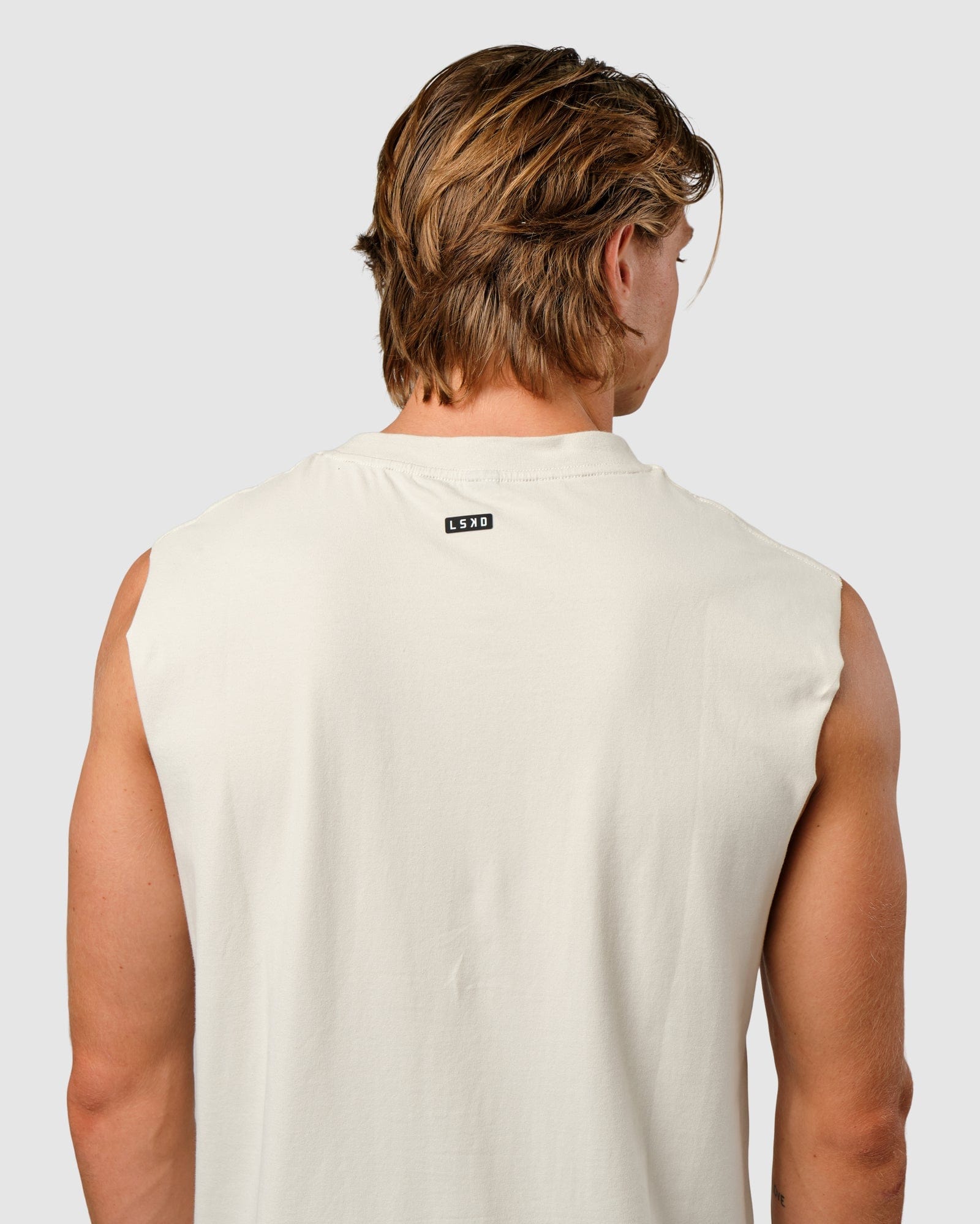 Model wearing Capsule Tank Oversize - Bone