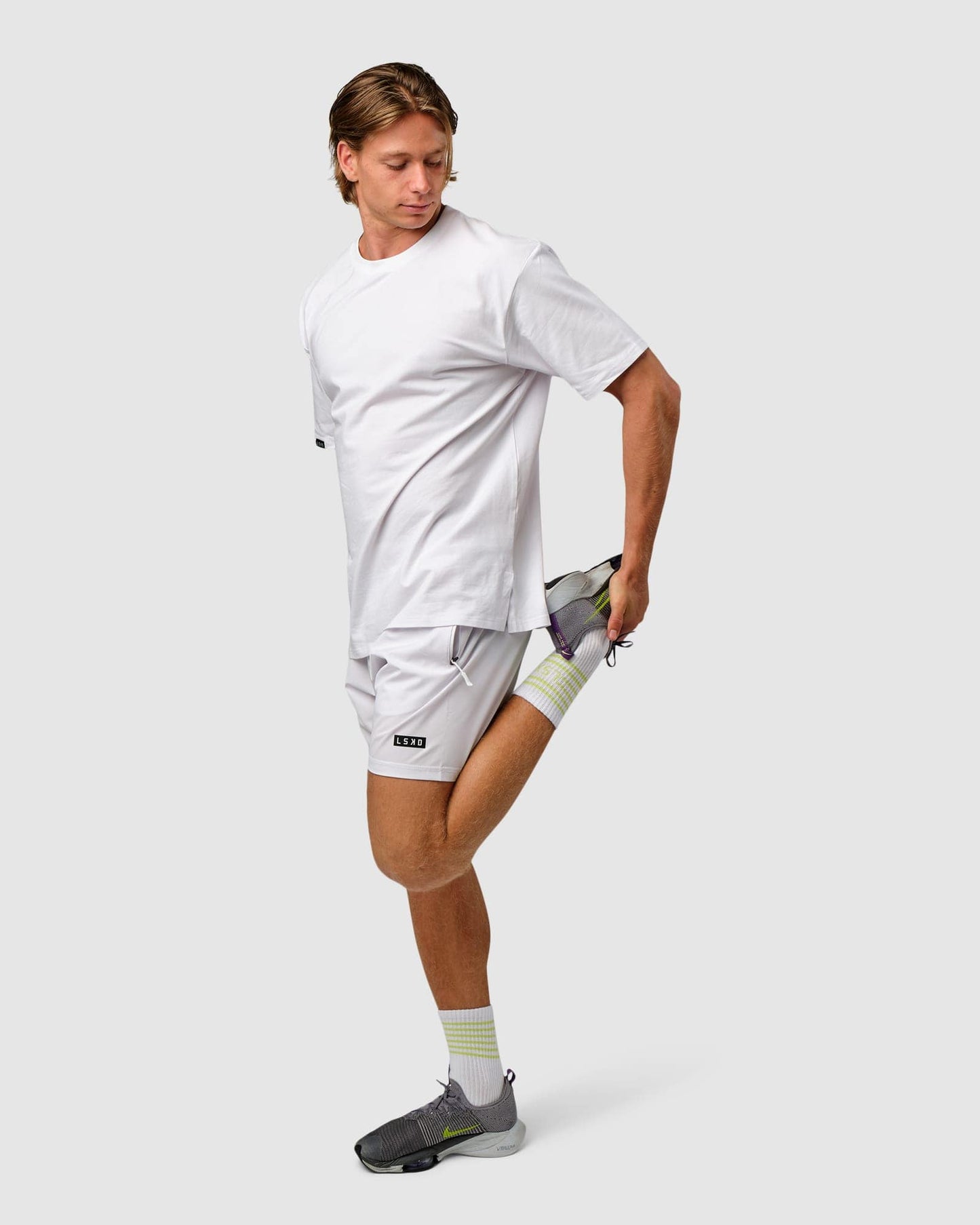 Model wearing Easy Tee Oversize - White