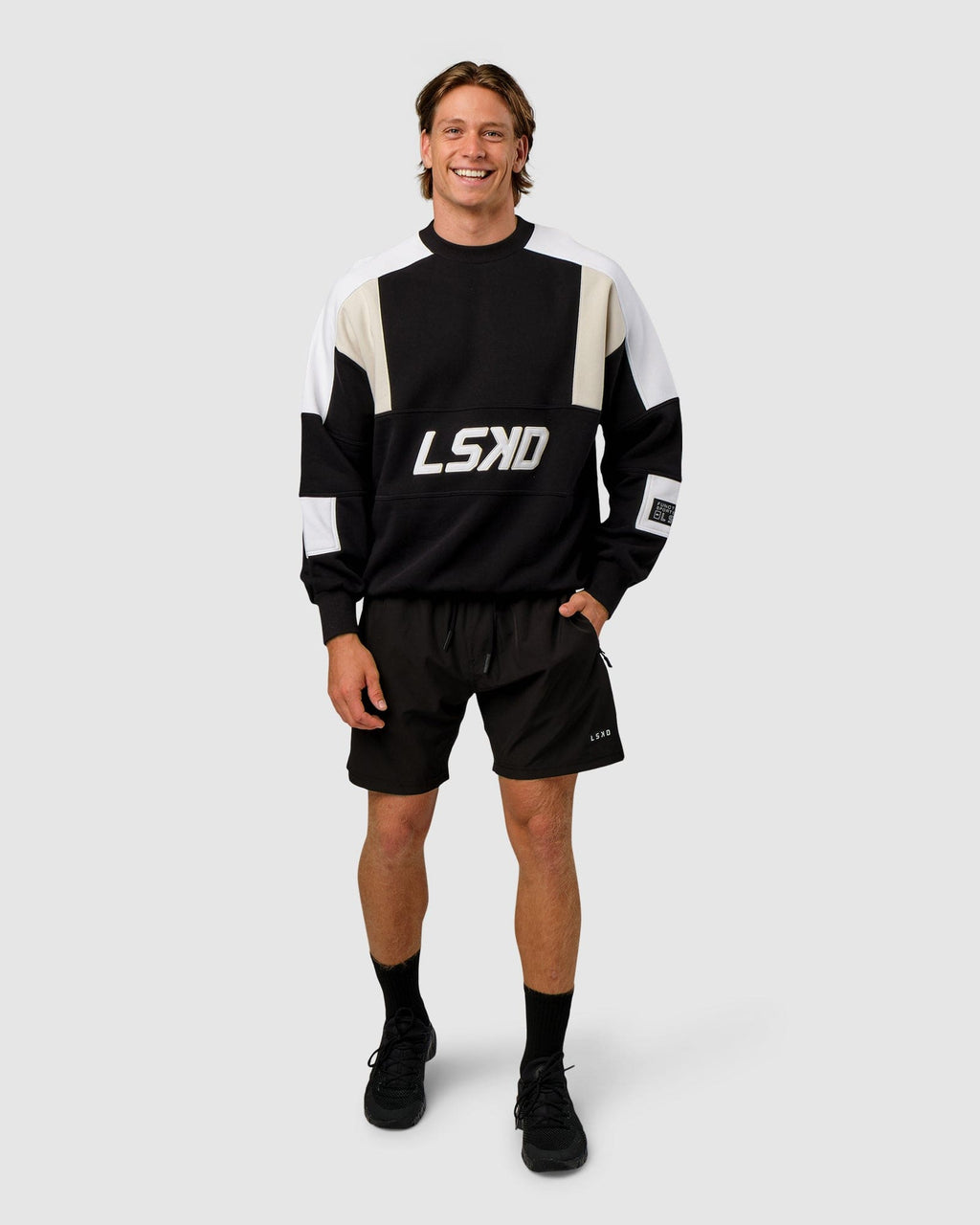 Model wearing Slam Sweater Oversize - Black-Bone