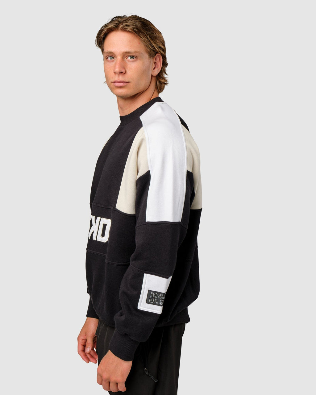 Model wearing Slam Sweater Oversize - Black-Bone