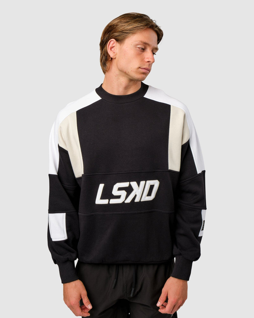 Model wearing Slam Sweater Oversize - Black-Bone