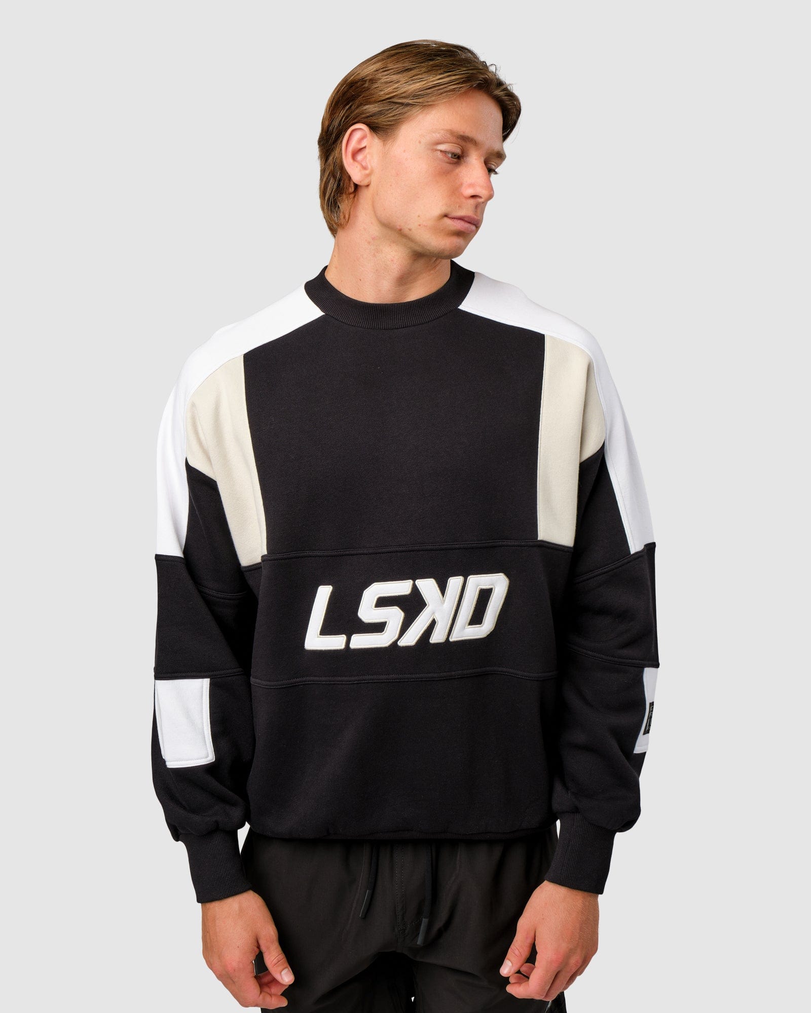 Model wearing Slam Sweater Oversize - Black-Bone