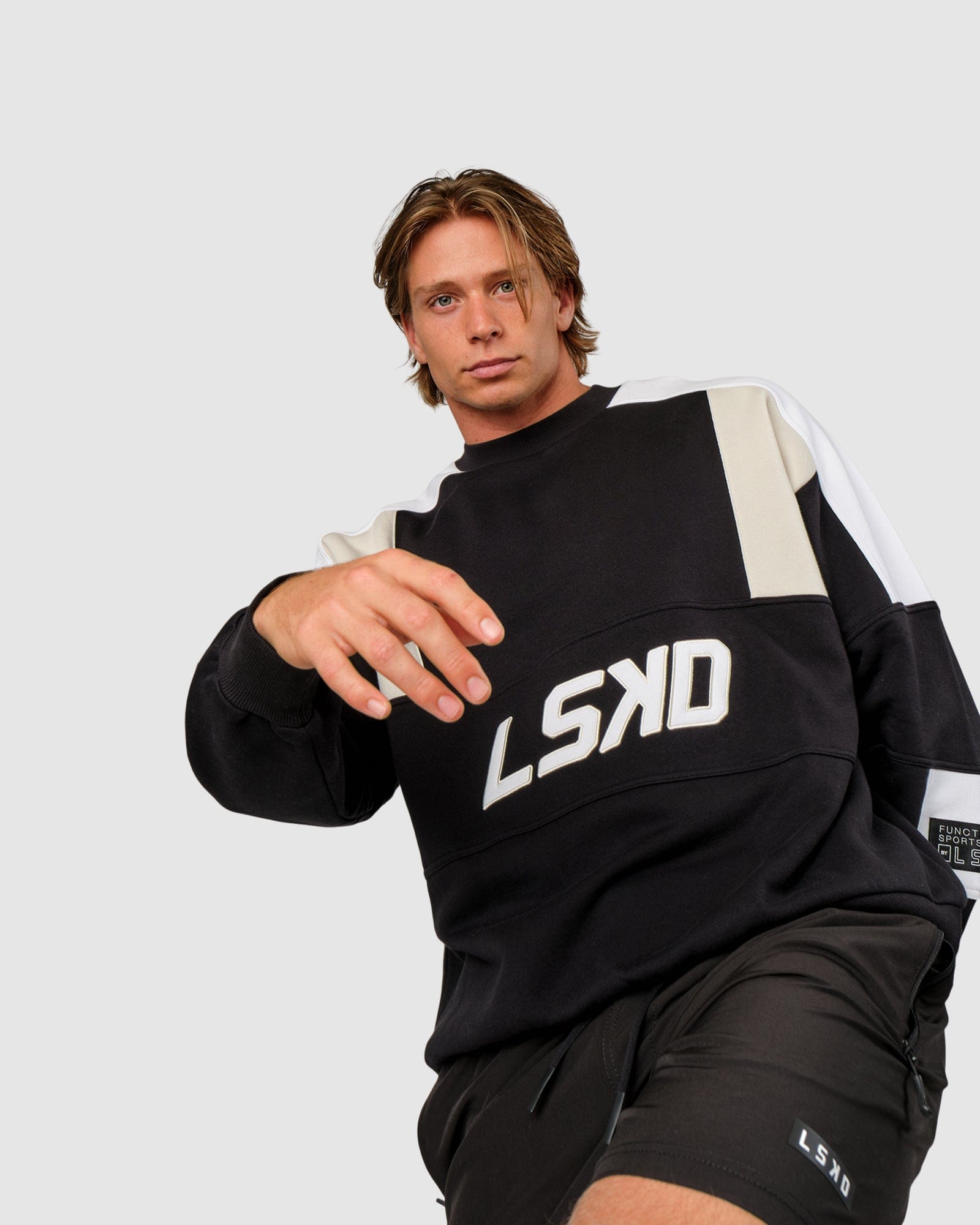 Model wearing Slam Sweater Oversize - Black-Bone