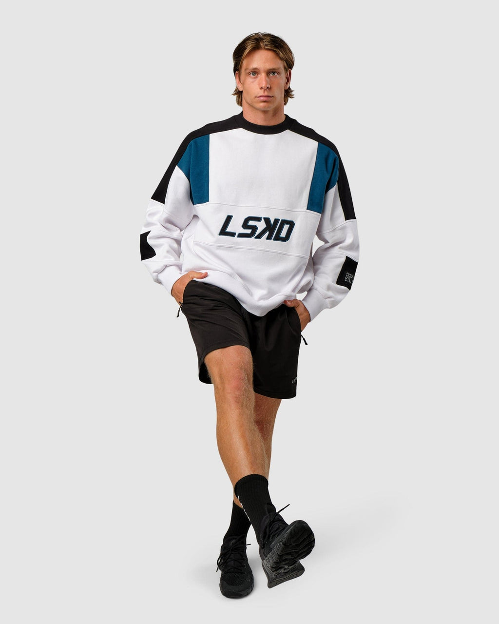 Model wearing Slam Sweater Oversize - White-Atlantic