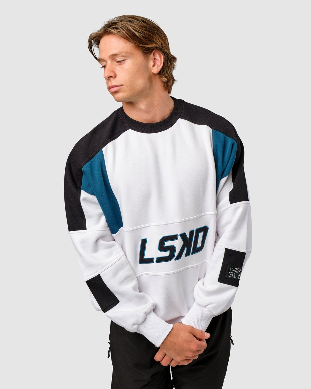 Model wearing Slam Sweater Oversize - White-Atlantic