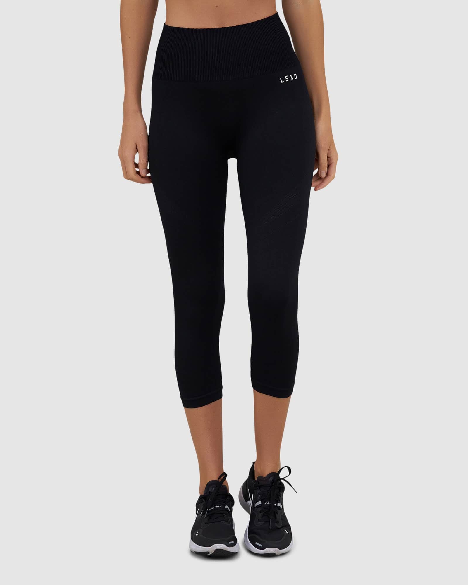 Model wearing Limitless Seamless 3/4 Length Tight - Black