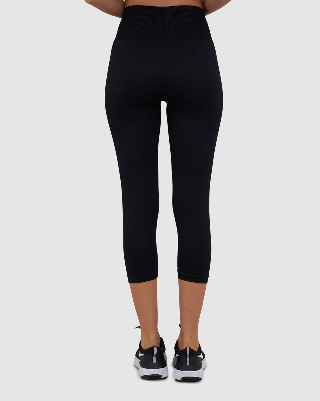 Model wearing Limitless Seamless 3/4 Length Tight - Black