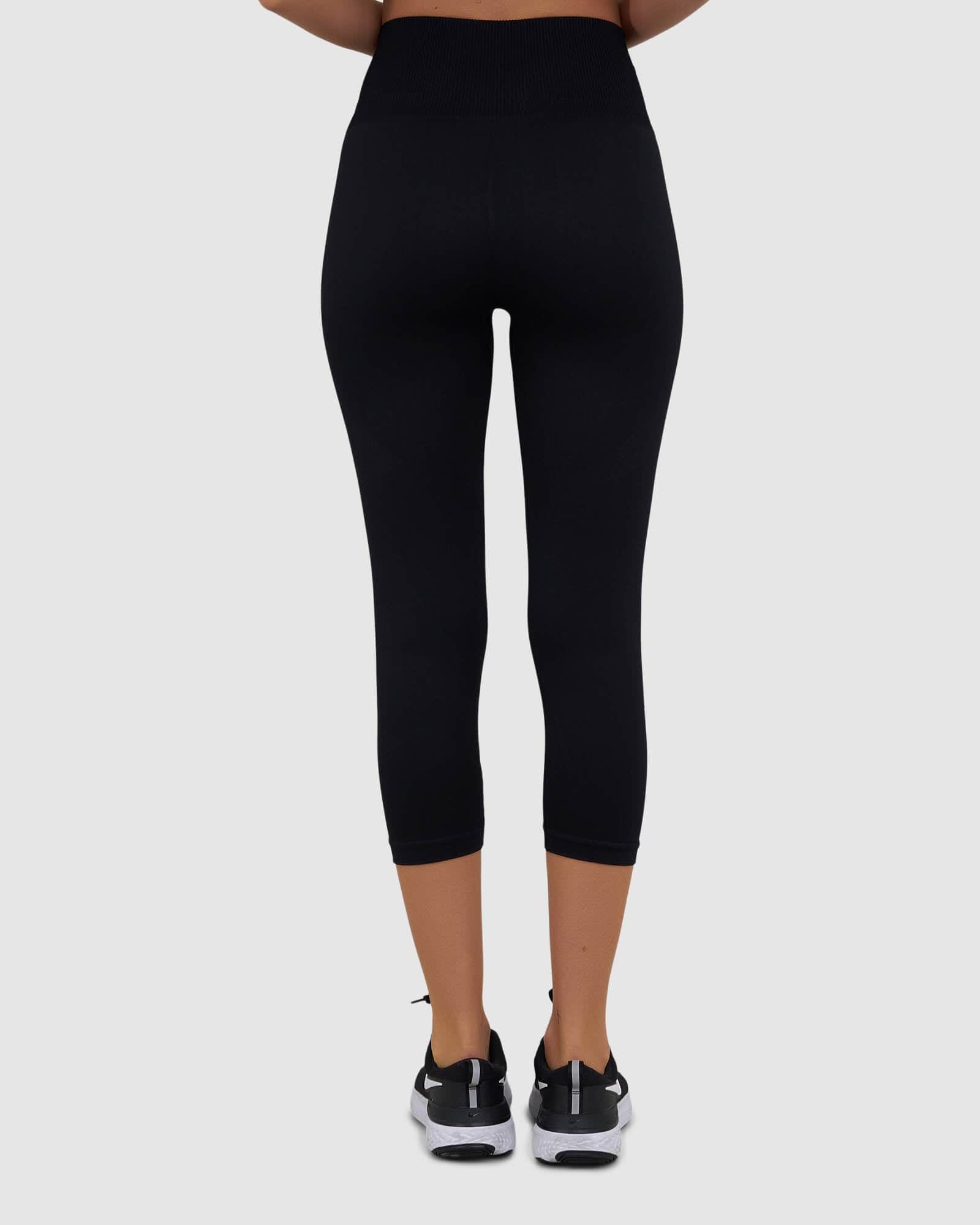 Model wearing Limitless Seamless 3/4 Length Tight - Black