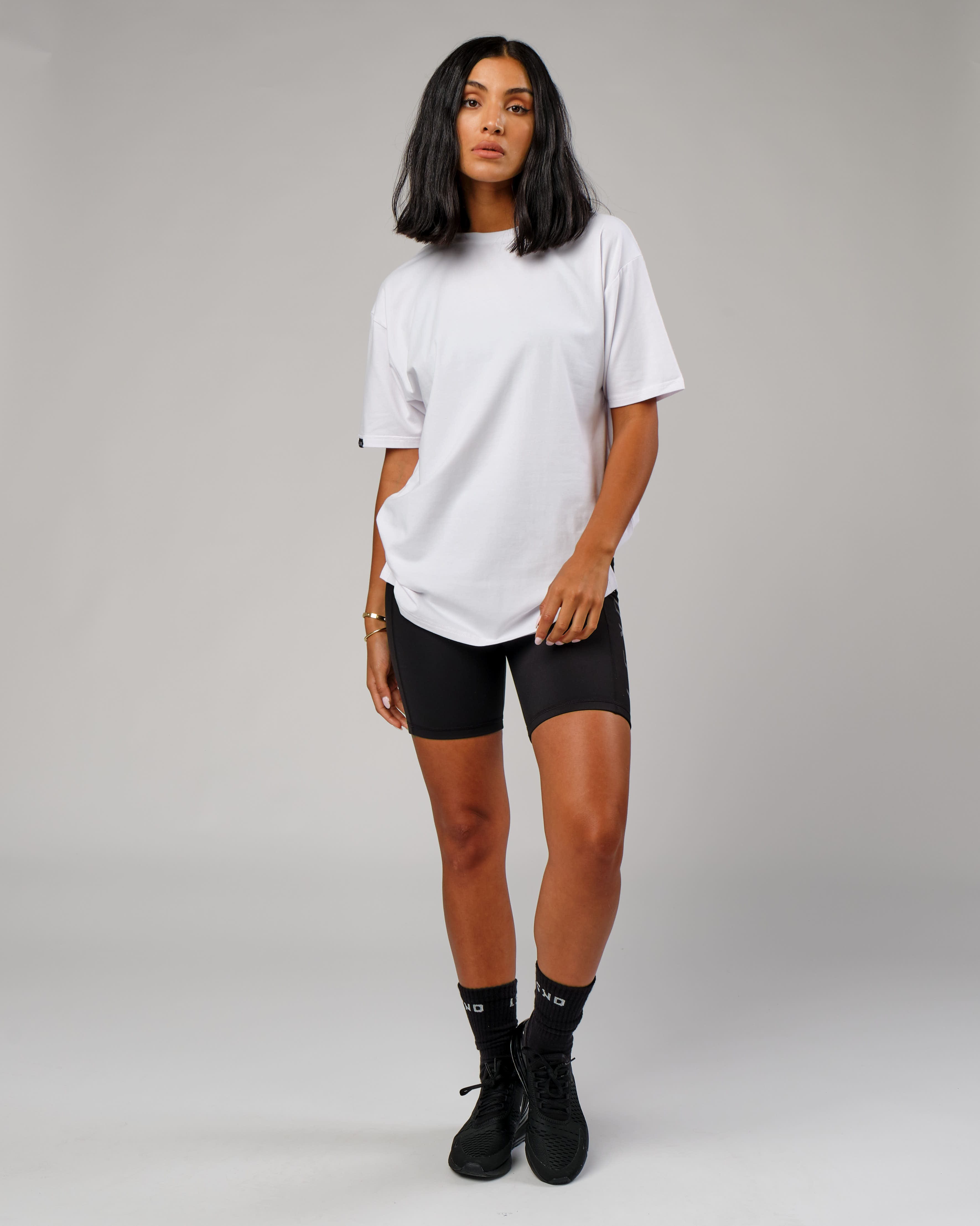 Model wearing Unisex Easy Tee Oversize - White