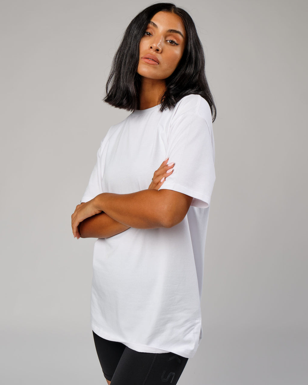 Model wearing Unisex Easy Tee Oversize - White