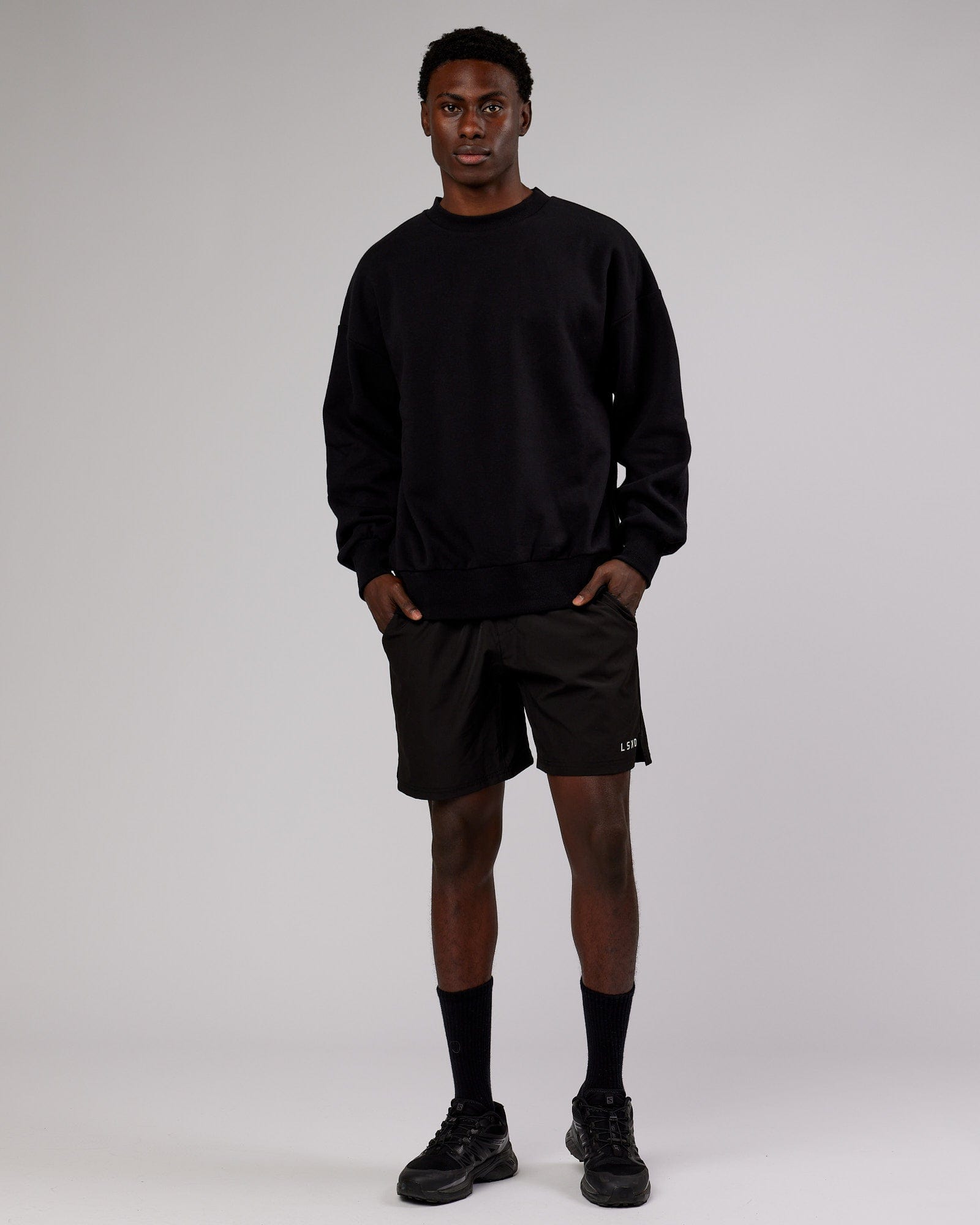 Model wearing LTRD Sweater Oversize - Black-Pink