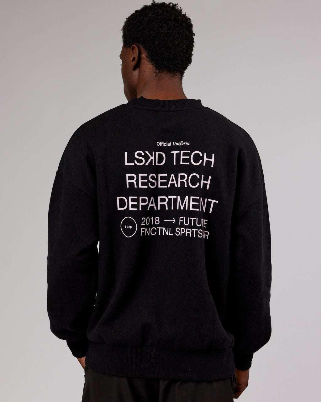 Model wearing LTRD Sweater Oversize - Black-Pink