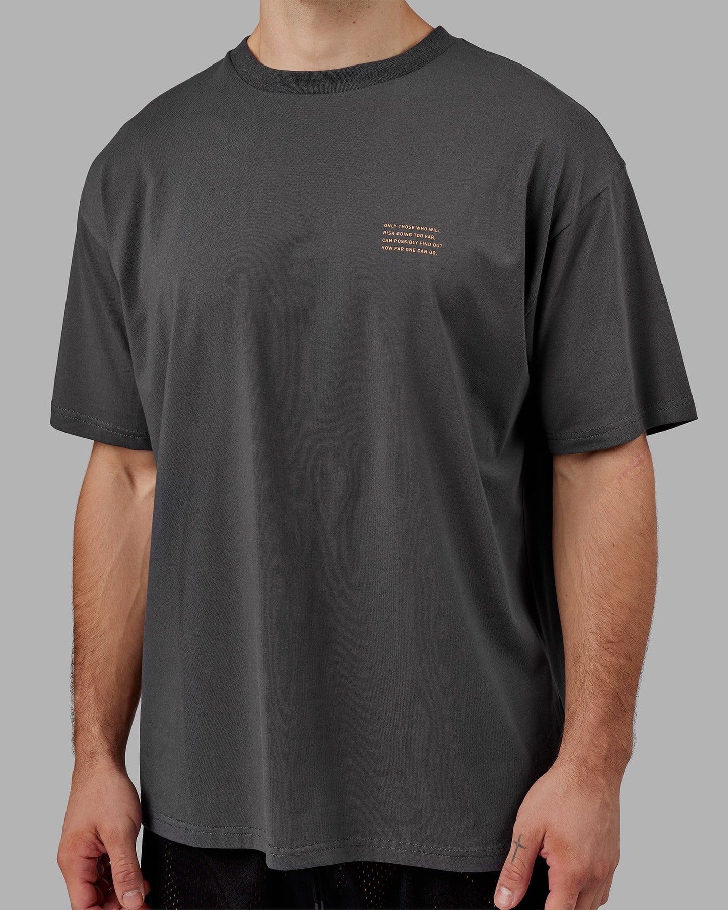 Model wearing Strive FLXCotton Tee Oversize - Asphalt-Tangerine