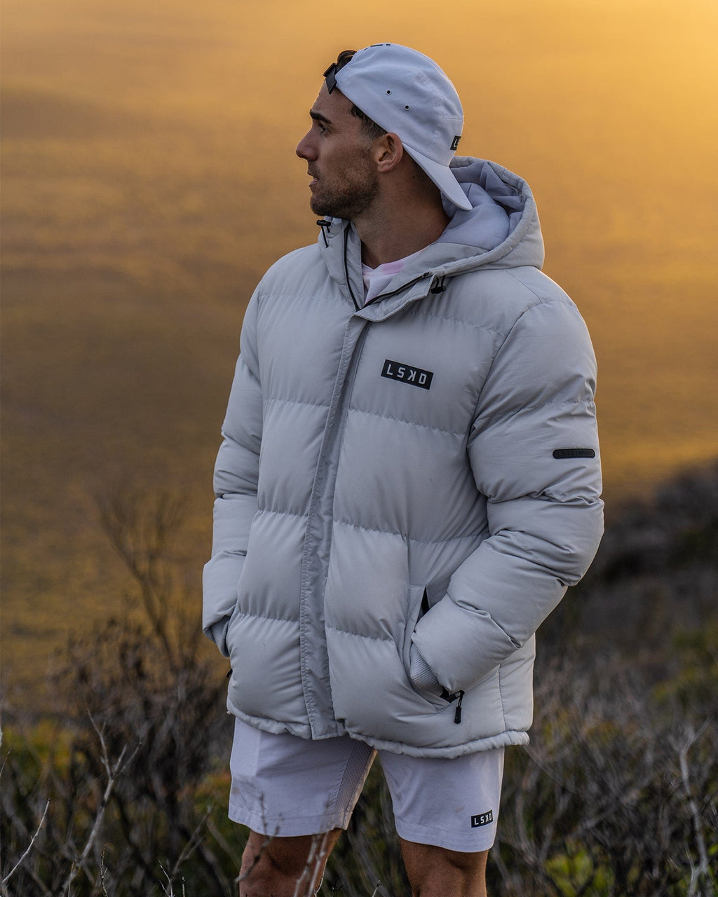 Model wearing Roasted Puffer Jacket Oversize 22 - Cloud