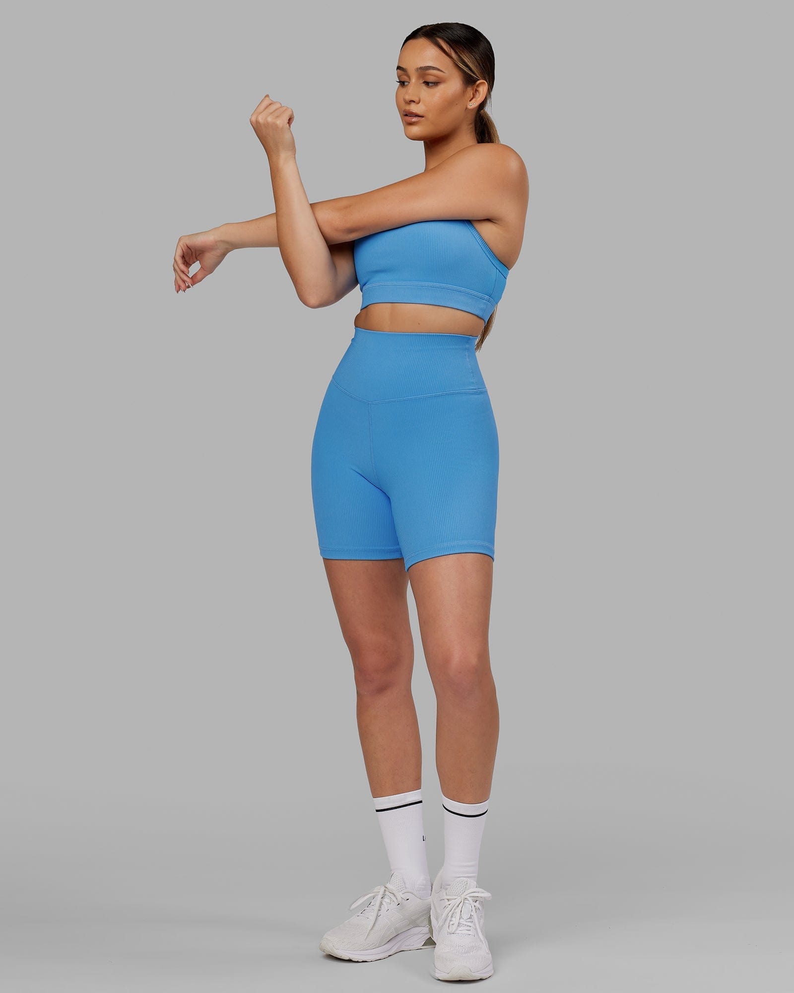 Model wearing Strike Ribbed Mid Short Tights - Azure Blue