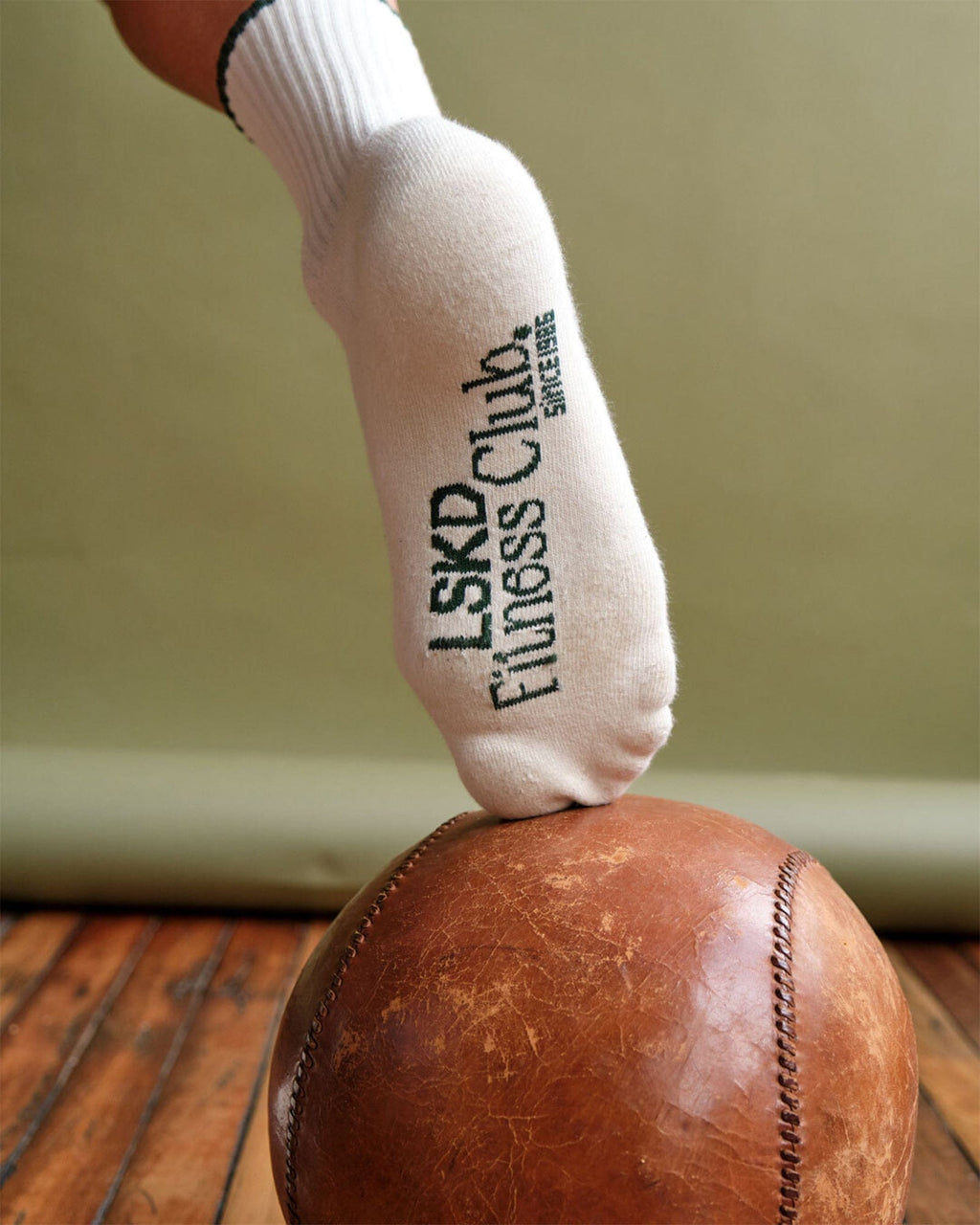 Model wearing Social Crew Sock - Cream