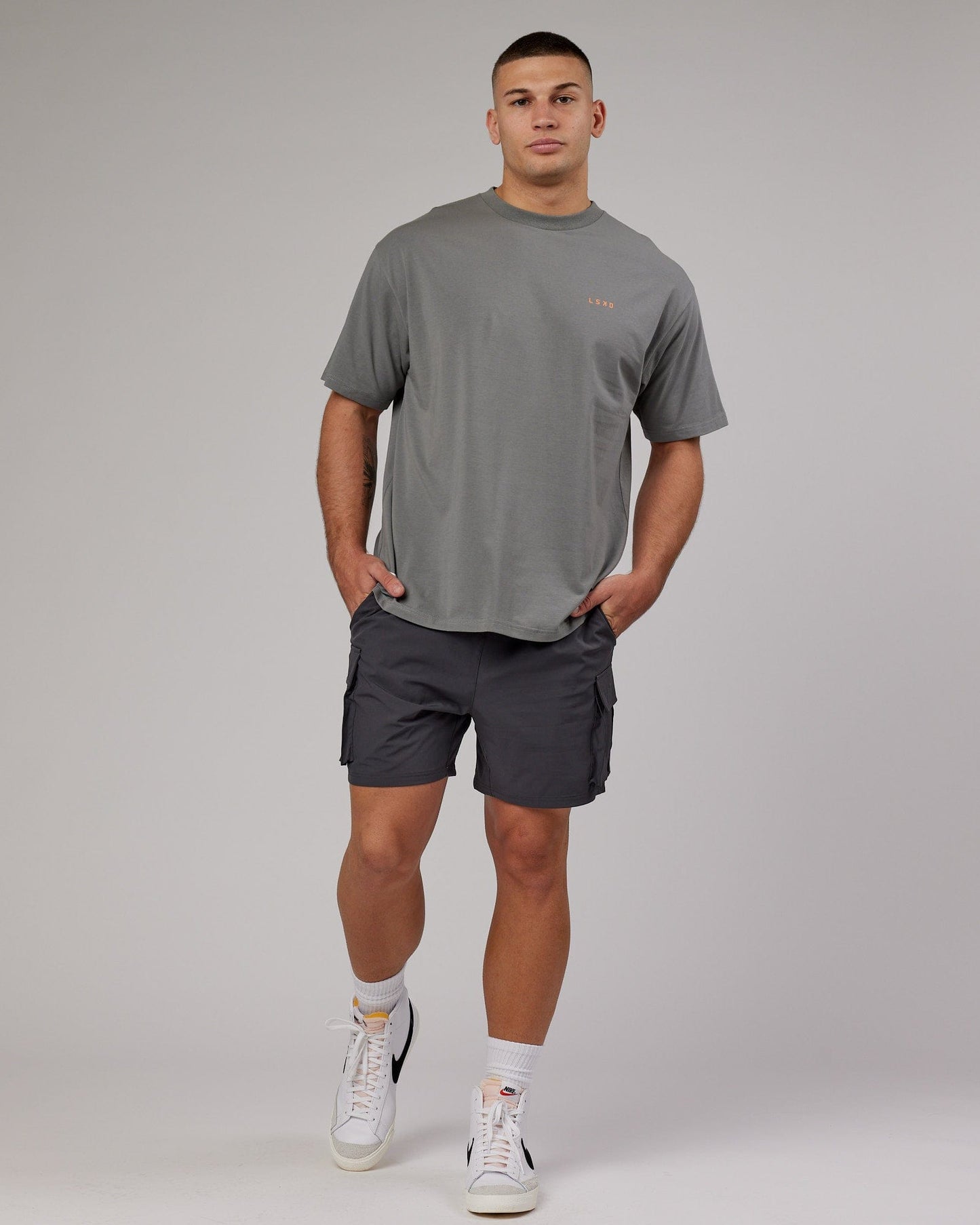 Model wearing VS4 FLXCotton Tee Oversize - Graphite-Tangerine