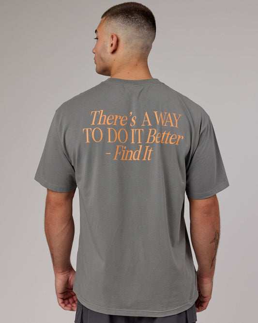 Model wearing VS4 FLXCotton Tee Oversize - Graphite-Tangerine