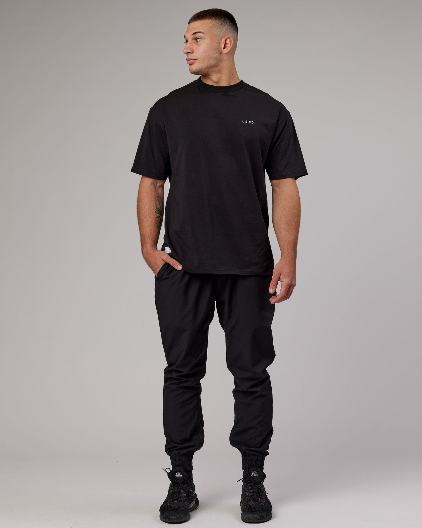 Model wearing VS5 FLXCotton Tee Oversize - Black-White