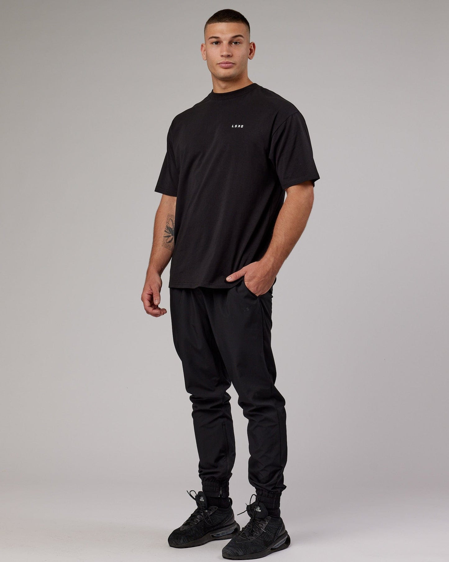 Model wearing VS5 FLXCotton Tee Oversize - Black-White