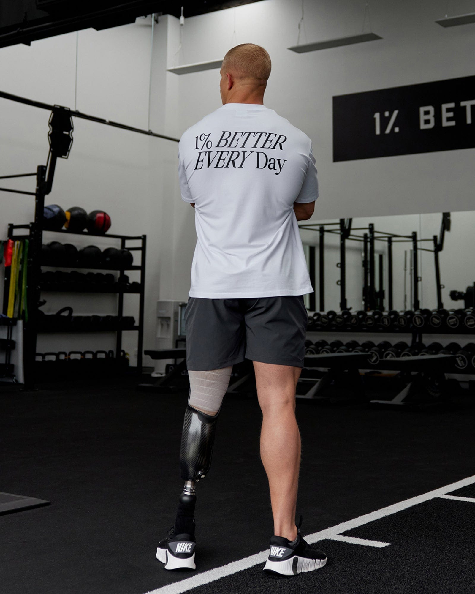 Model wearing VS6 FLXCotton Tee Oversize - White-Black