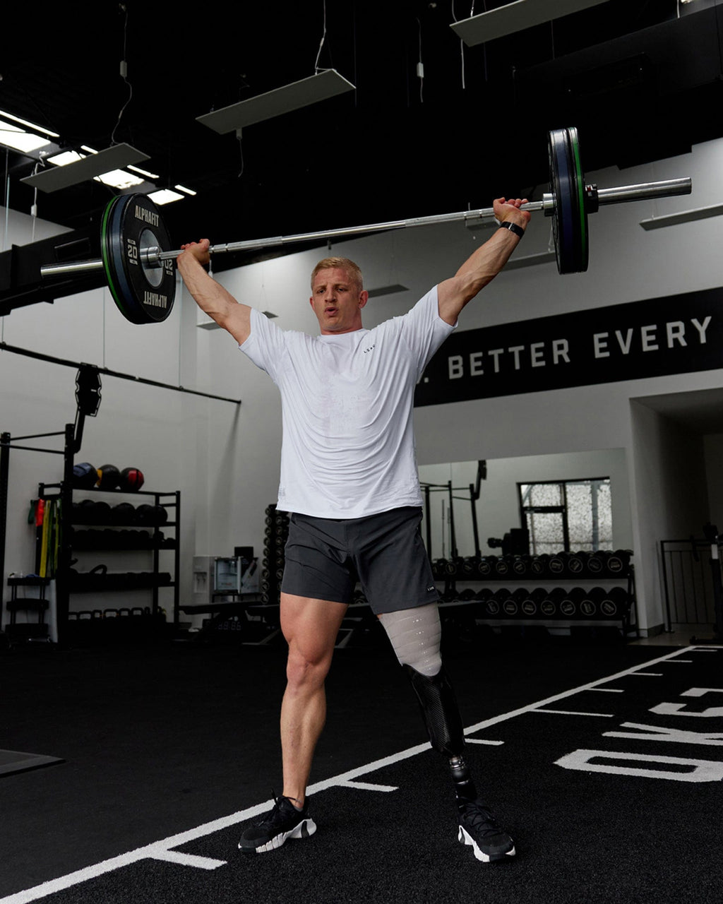 Model wearing VS6 FLXCotton Tee Oversize - White-Black