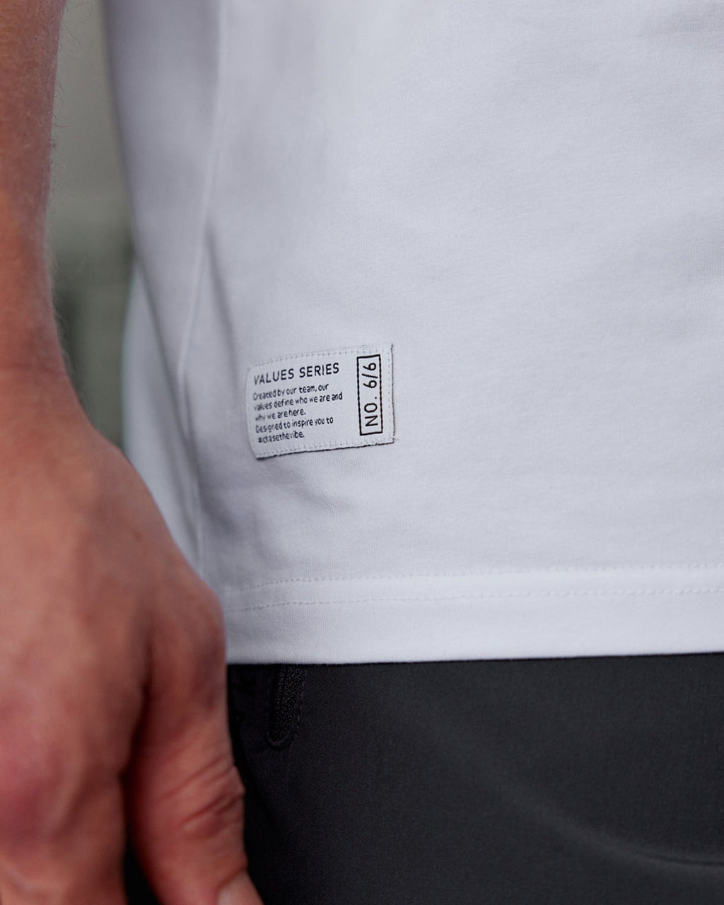 Model wearing VS6 FLXCotton Tee Oversize - White-Black